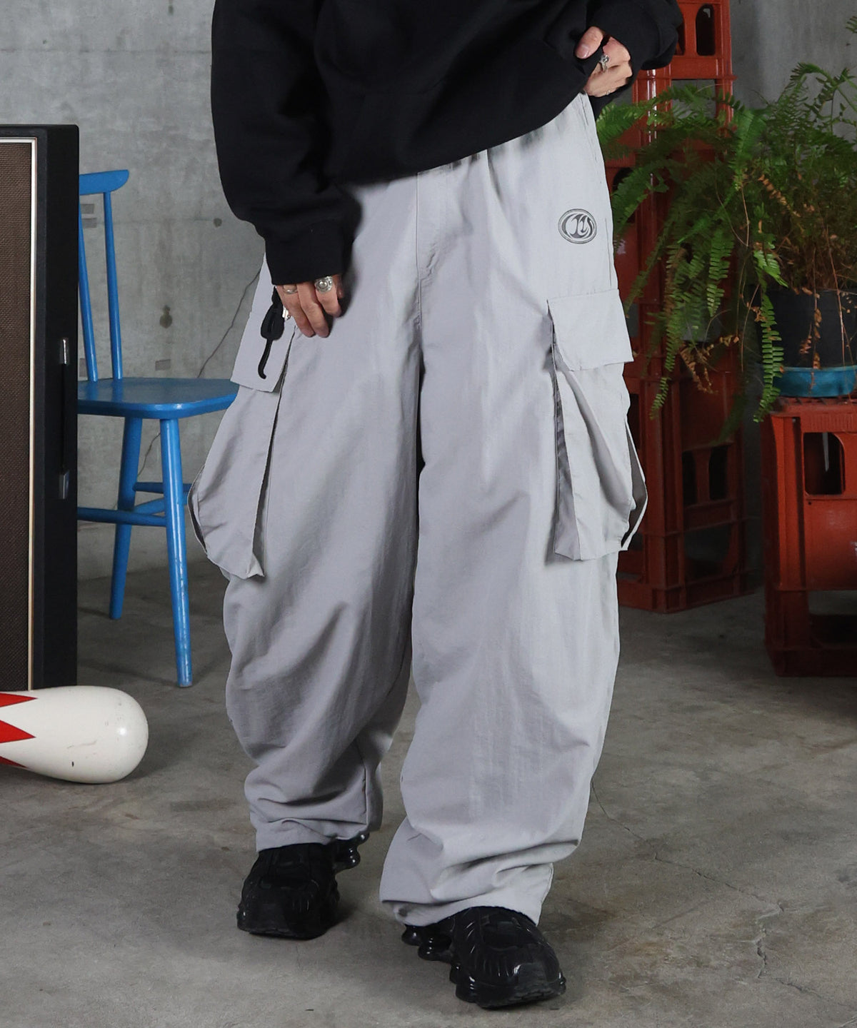 キーリングループ ワンポイント ナイロンワイドカーゴパンツ