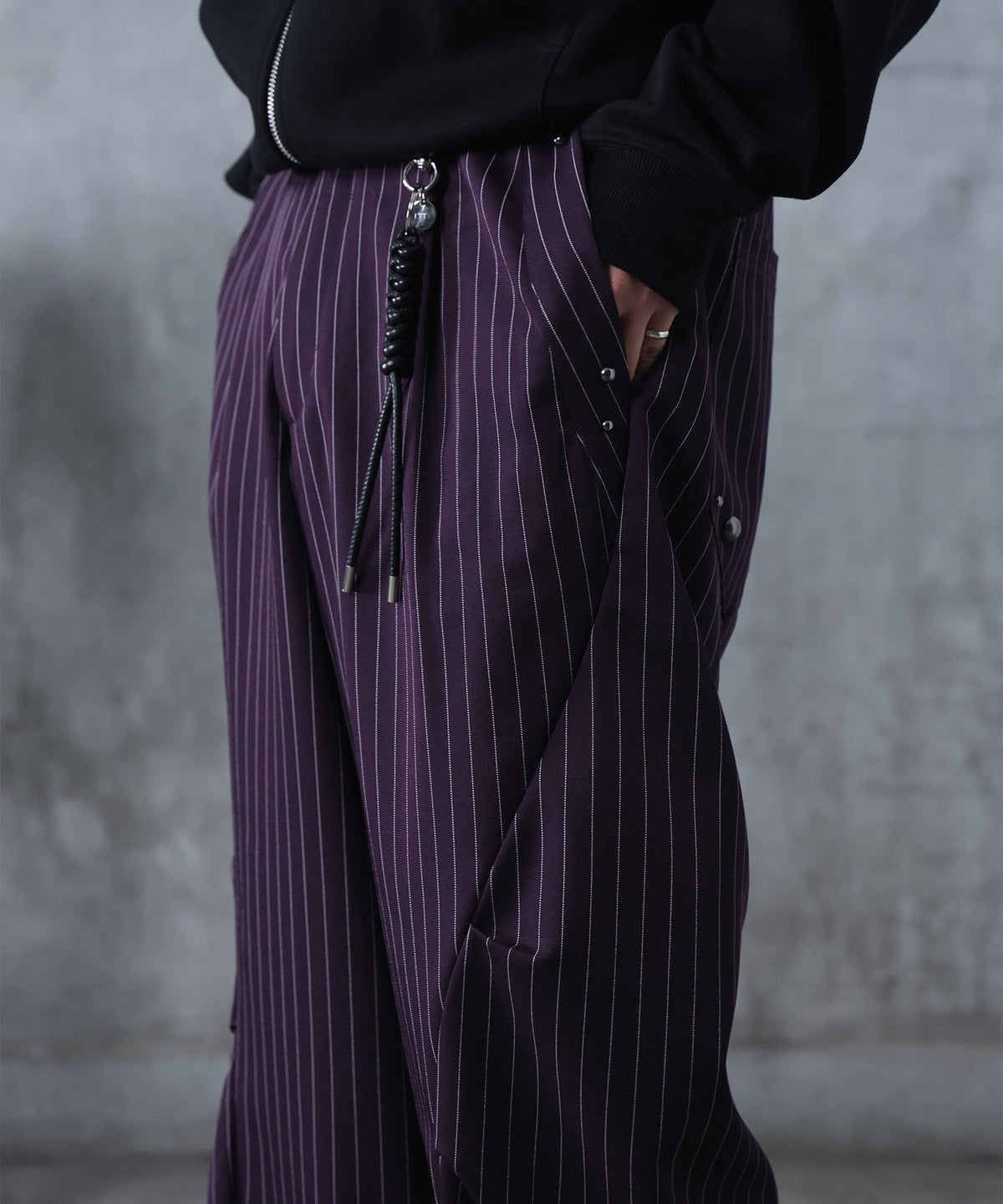 スラックス スタッズ カーブパンツ