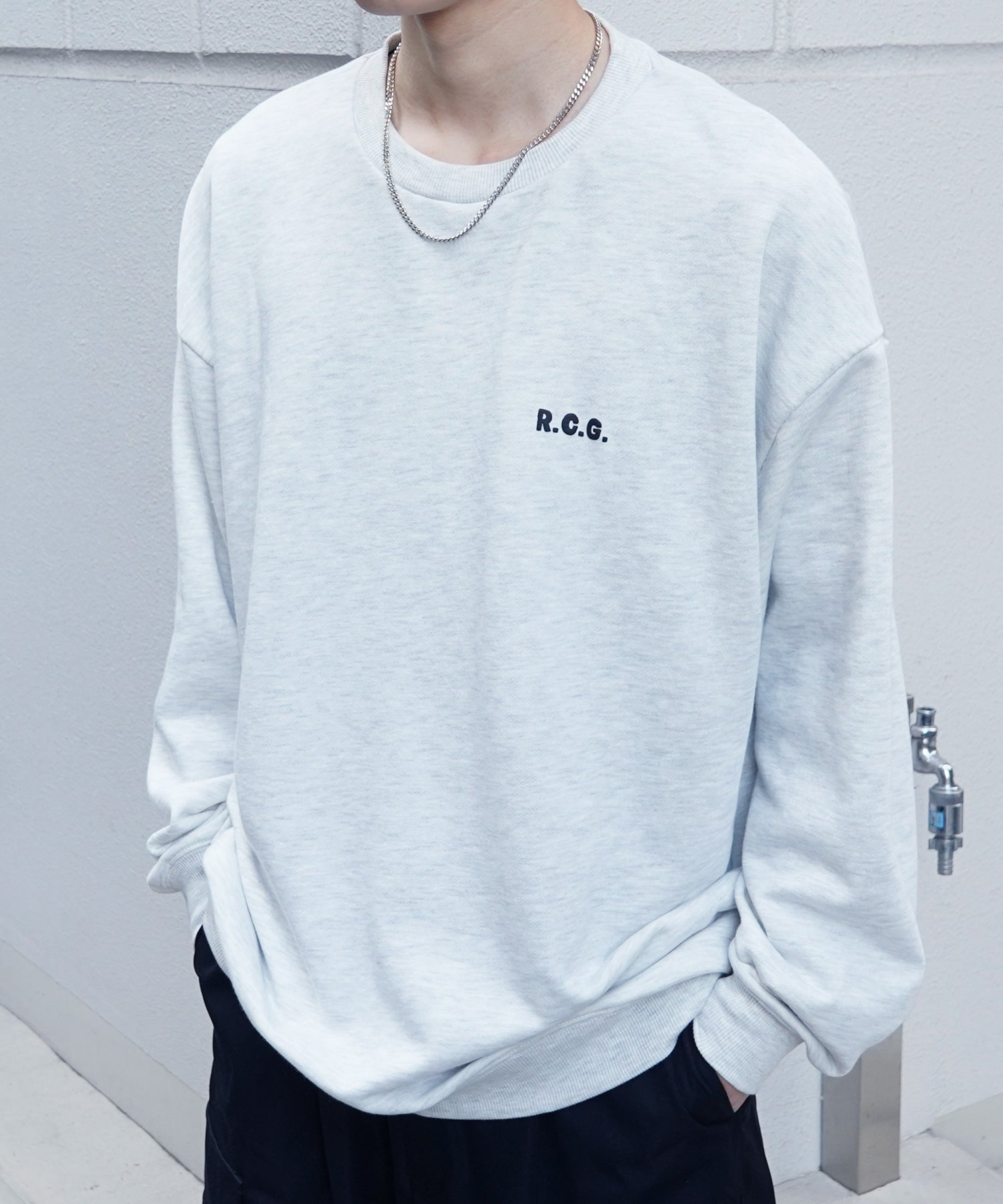 【RED CAP GIRL】25SS ビッグシルエット フロント発泡プリント プルオーバースウェット