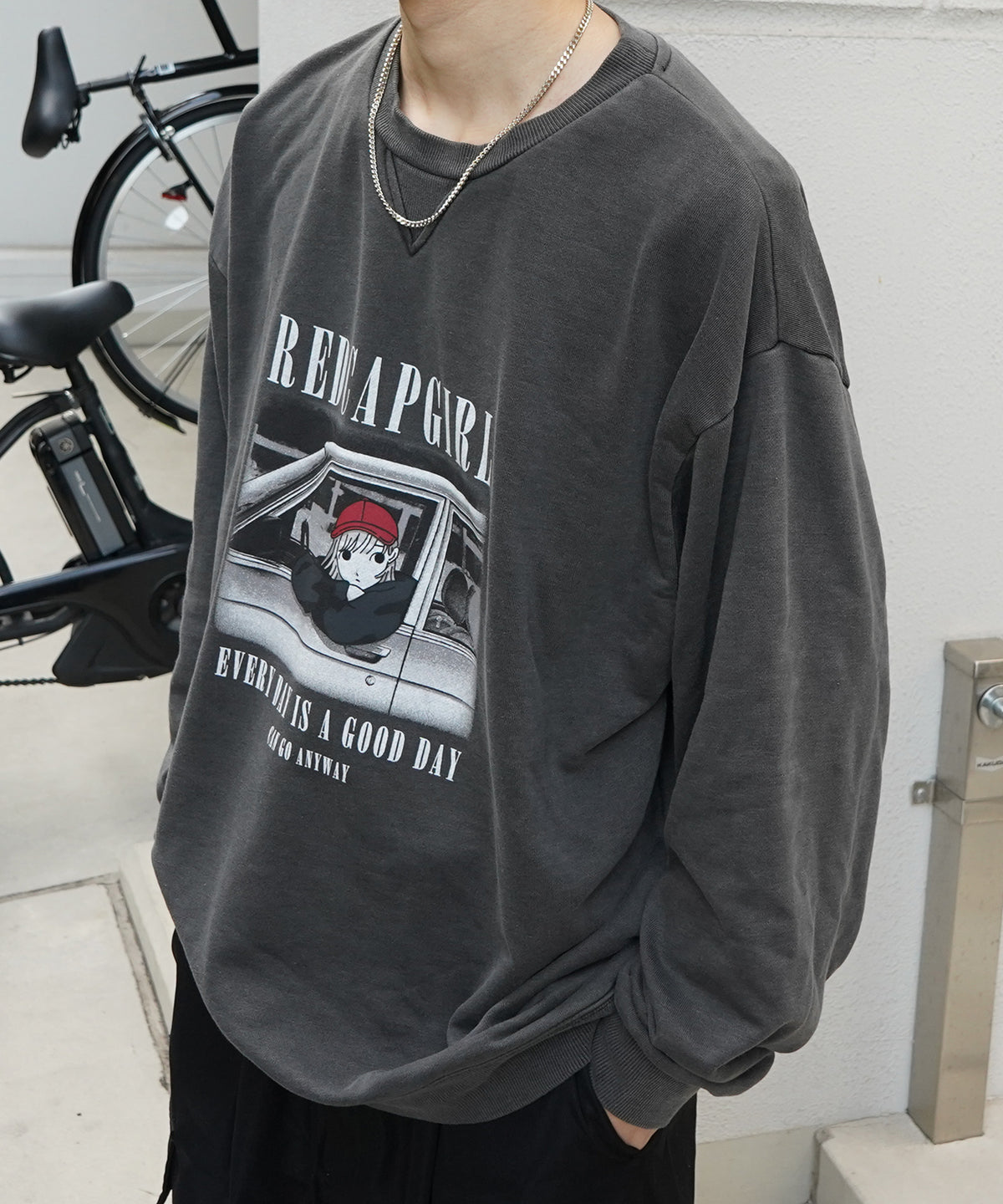 【RED CAP GIRL】24SS ビッグシルエット ピグメント加工 フロントイラストプリント プルオーバースウェット