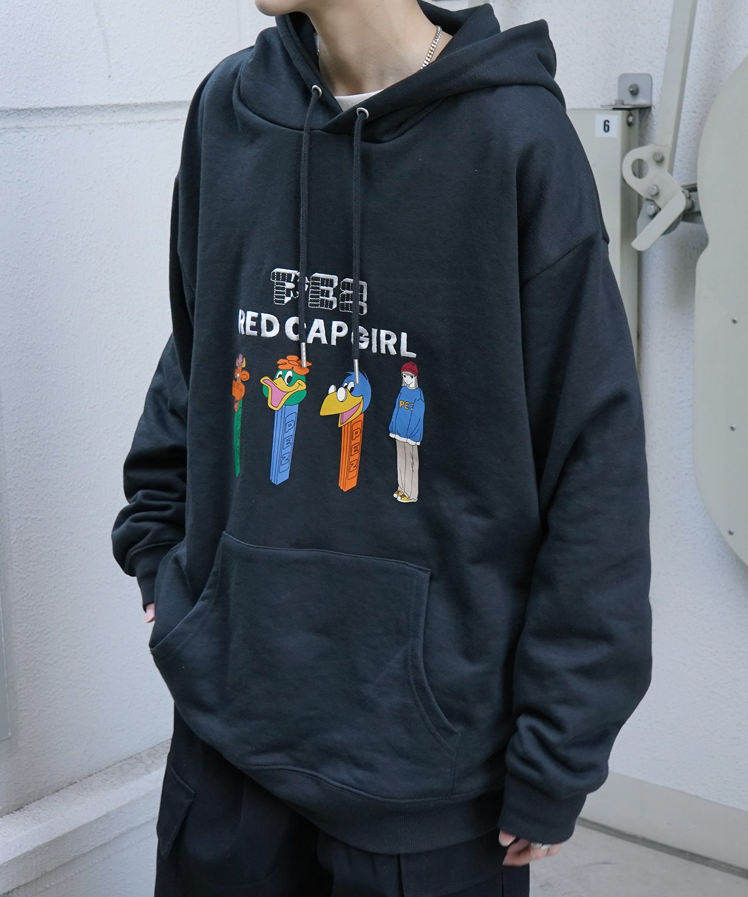 【PEZ × RED CAP GIRL】コラボ 24SS ビッグシルエット フロントプリントロゴ刺繍 プルオーバーパーカー