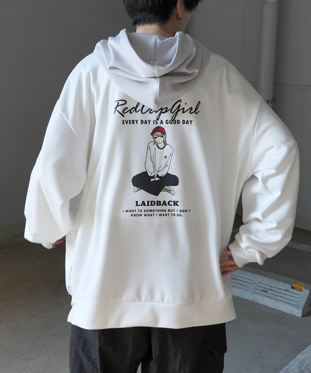 【RED CAP GIRL】24SS ビッグシルエット とろみポンチ 落ち感ドレープ 配色フード バックプリント ダンボールニットプルオーバーパーカー