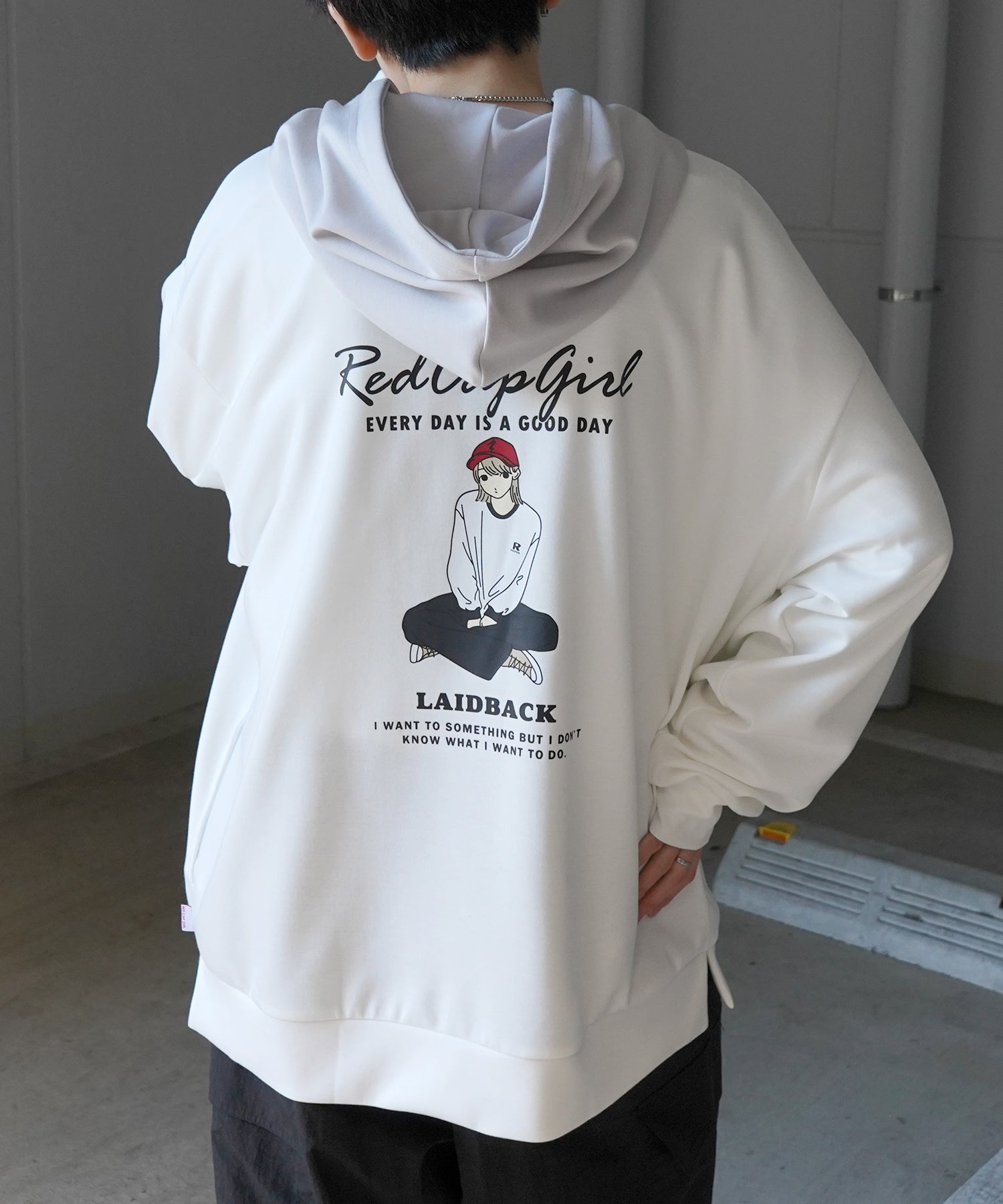 【RED CAP GIRL】24SS ビッグシルエット とろみポンチ 落ち感ドレープ 配色フード バックプリント ダンボールニットプルオーバーパーカー