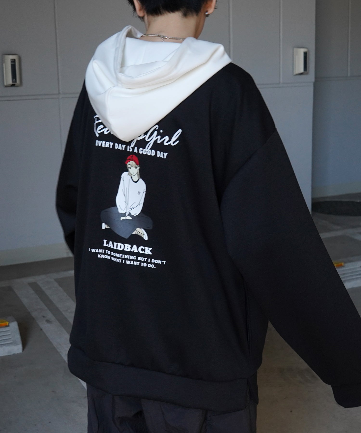 【RED CAP GIRL】24SS ビッグシルエット とろみポンチ 落ち感ドレープ 配色フード バックプリント ダンボールニットプルオーバーパーカー