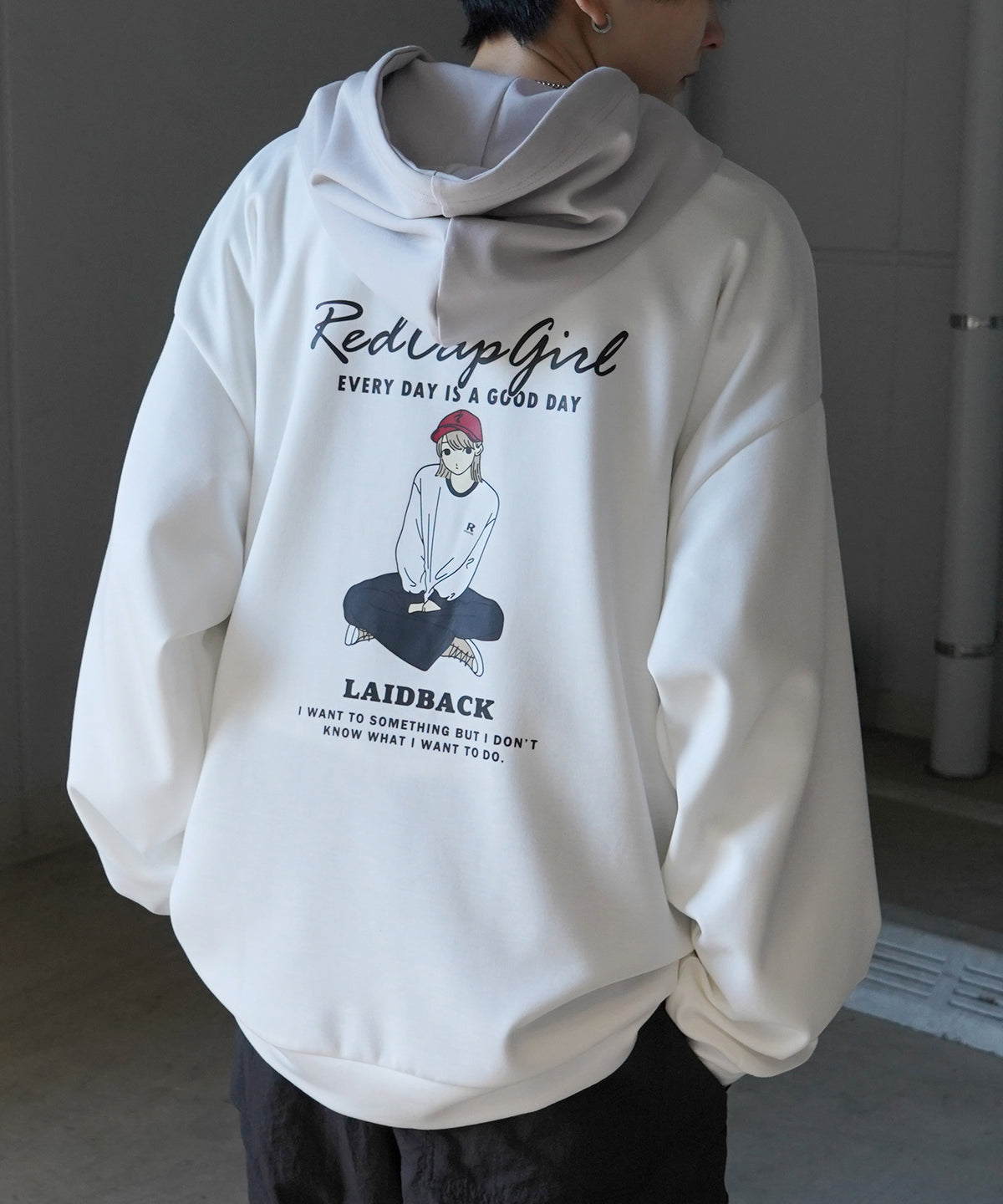 【RED CAP GIRL】24SS ビッグシルエット とろみポンチ 落ち感ドレープ 配色フード バックプリント ダンボールニットプルオーバーパーカー