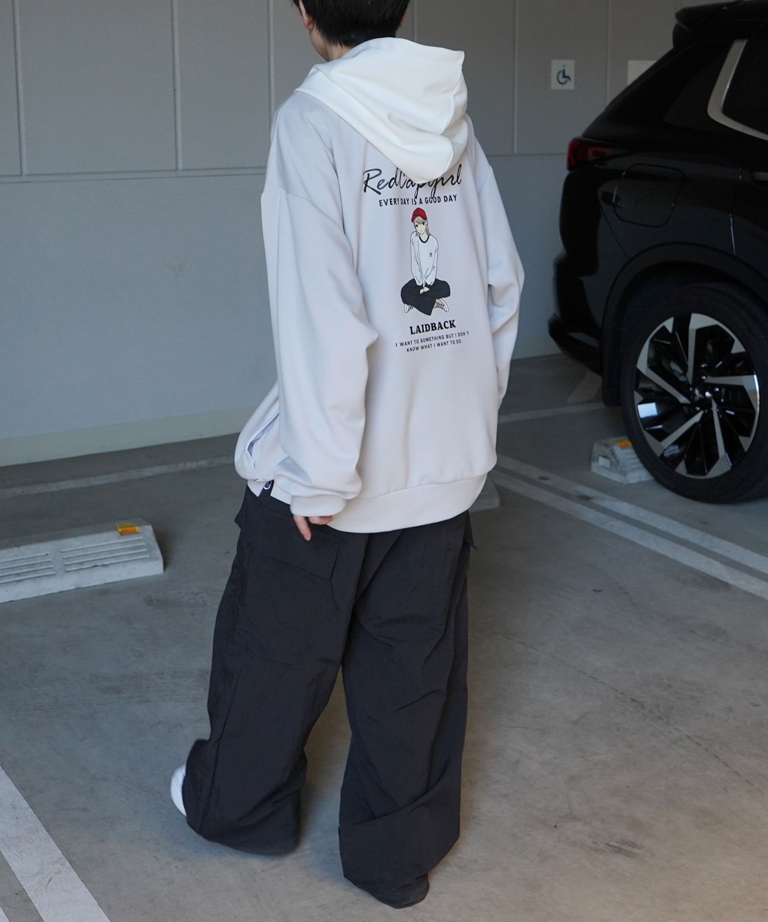 【RED CAP GIRL】24SS ビッグシルエット とろみポンチ 落ち感ドレープ 配色フード バックプリント ダンボールニットプルオーバーパーカー
