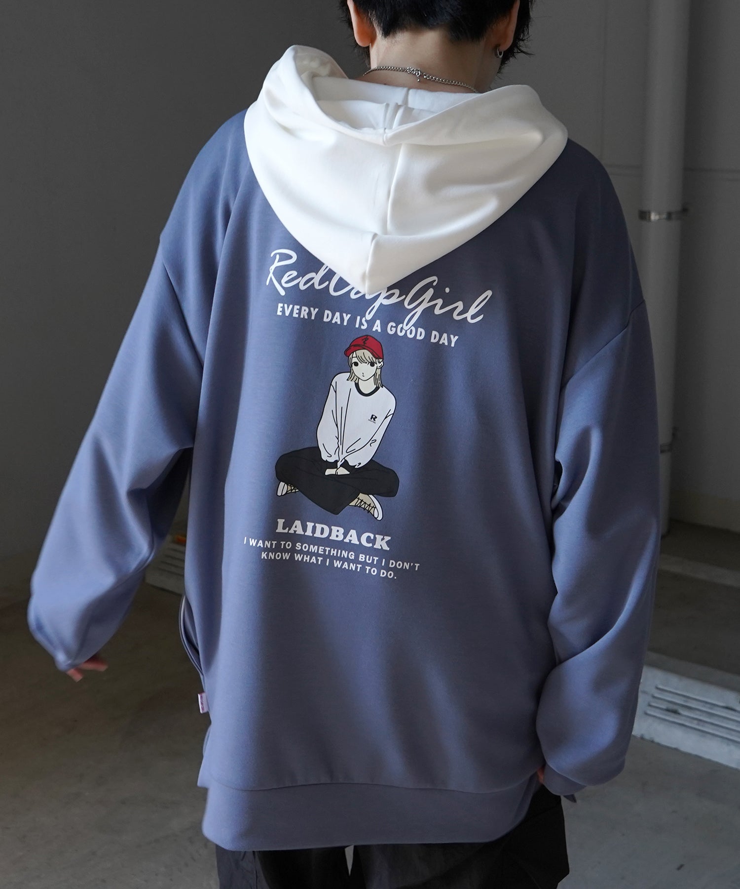 【RED CAP GIRL】24SS ビッグシルエット とろみポンチ 落ち感ドレープ 配色フード バックプリント ダンボールニットプルオーバーパーカー