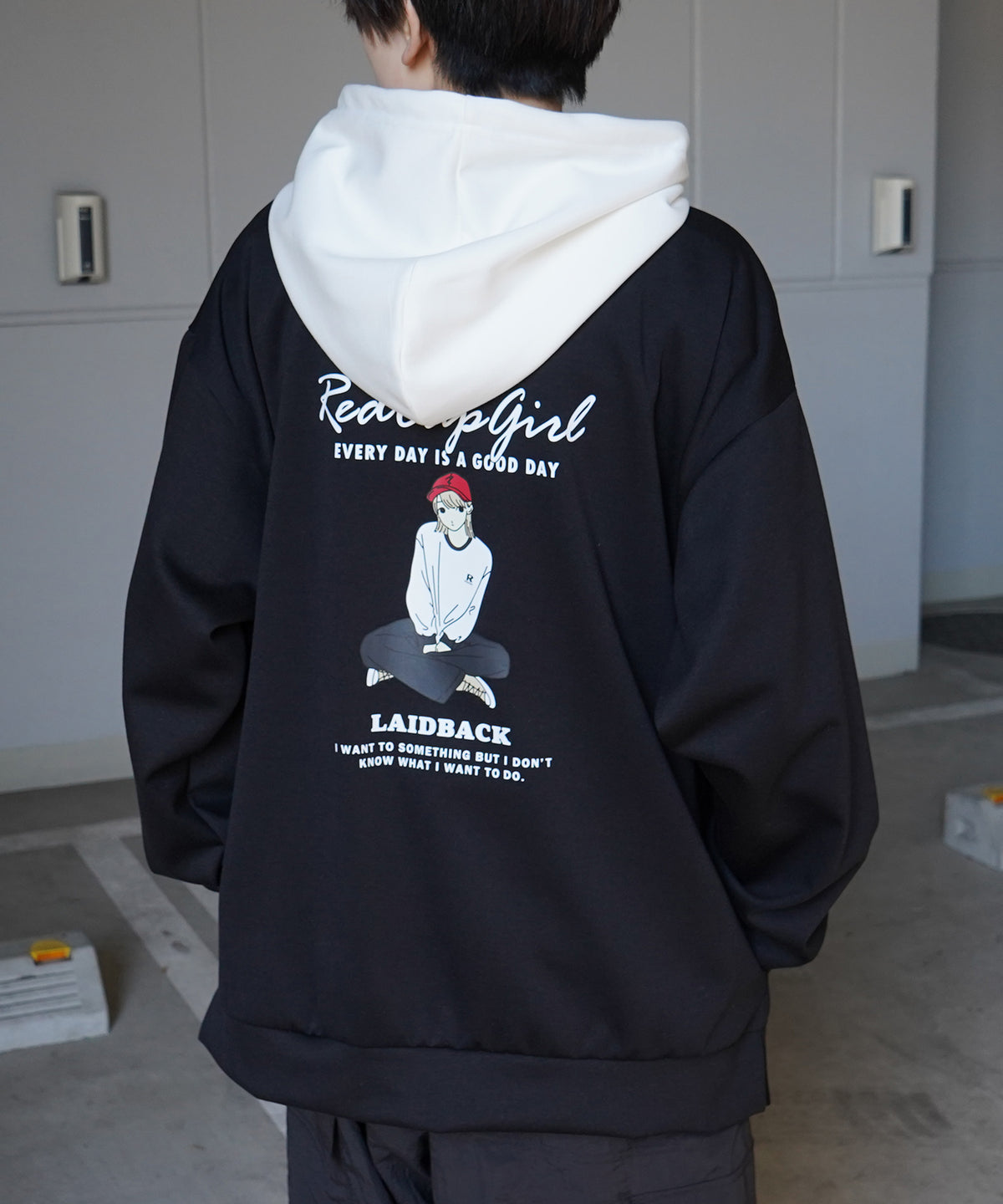 【RED CAP GIRL】24SS ビッグシルエット とろみポンチ 落ち感ドレープ 配色フード バックプリント ダンボールニットプルオーバーパーカー