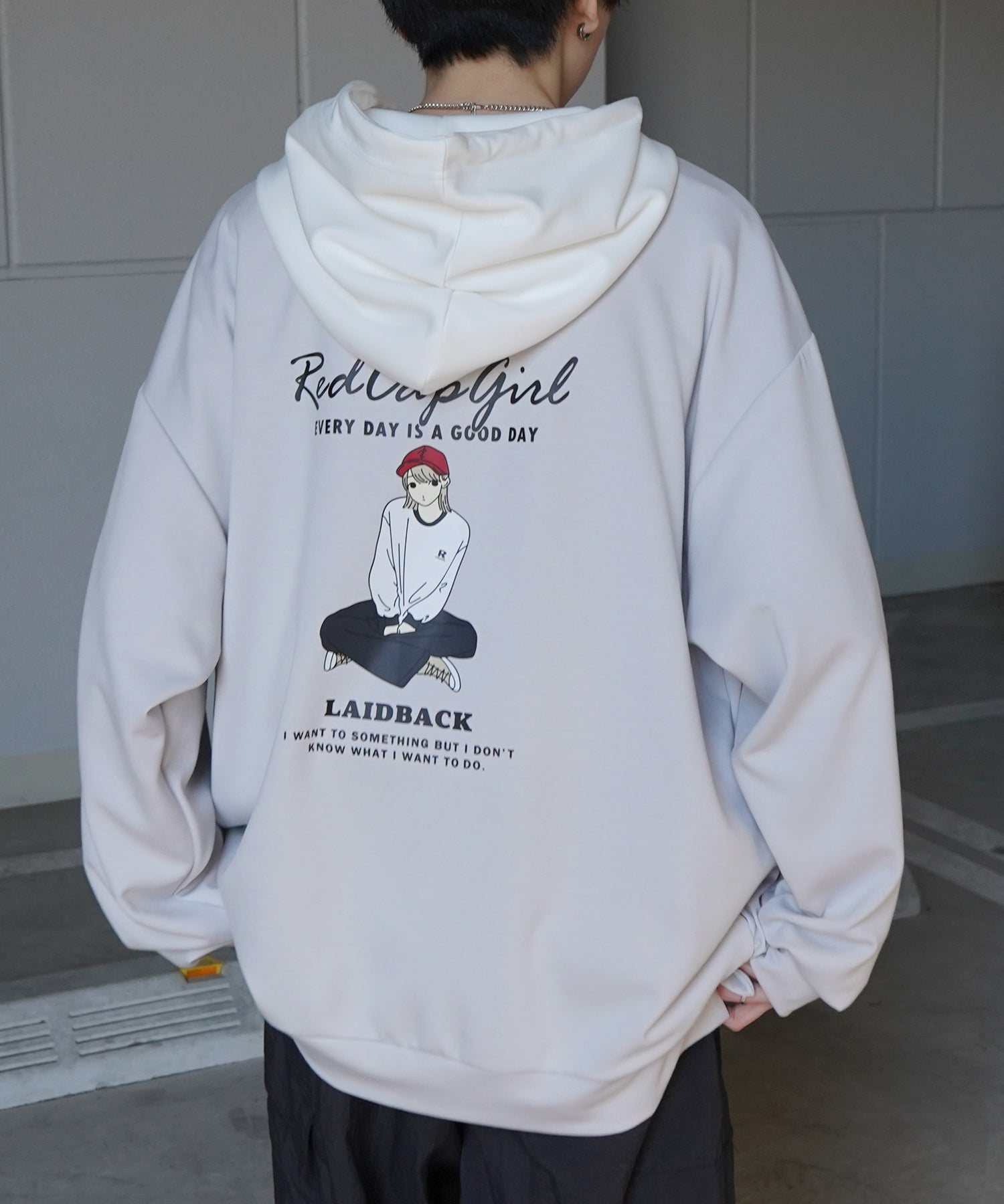 【RED CAP GIRL】24SS ビッグシルエット とろみポンチ 落ち感ドレープ 配色フード バックプリント ダンボールニットプルオーバーパーカー
