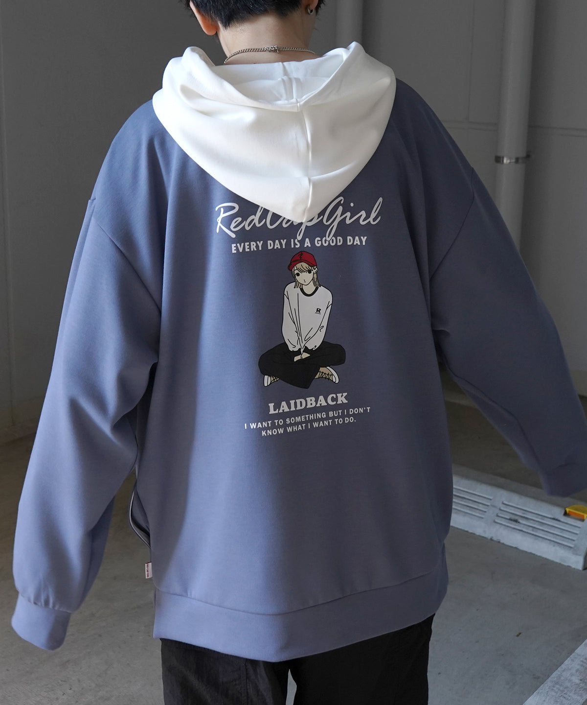 【RED CAP GIRL】24SS ビッグシルエット とろみポンチ 落ち感ドレープ 配色フード バックプリント ダンボールニットプルオーバーパーカー