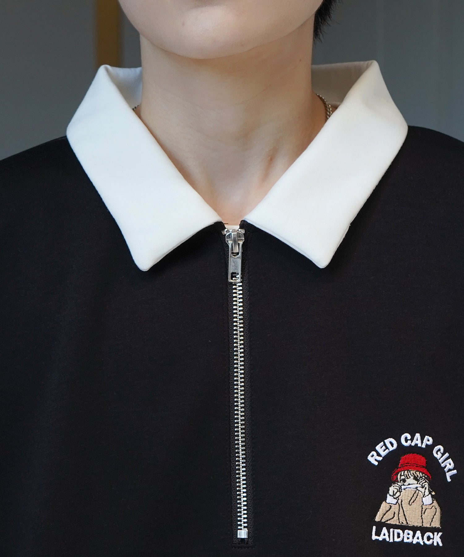 【RED CAP GIRL】25SS ビッグシルエット ドレープとろみ ダンボールニット ワンポイント刺繍ポンチハーフジップ