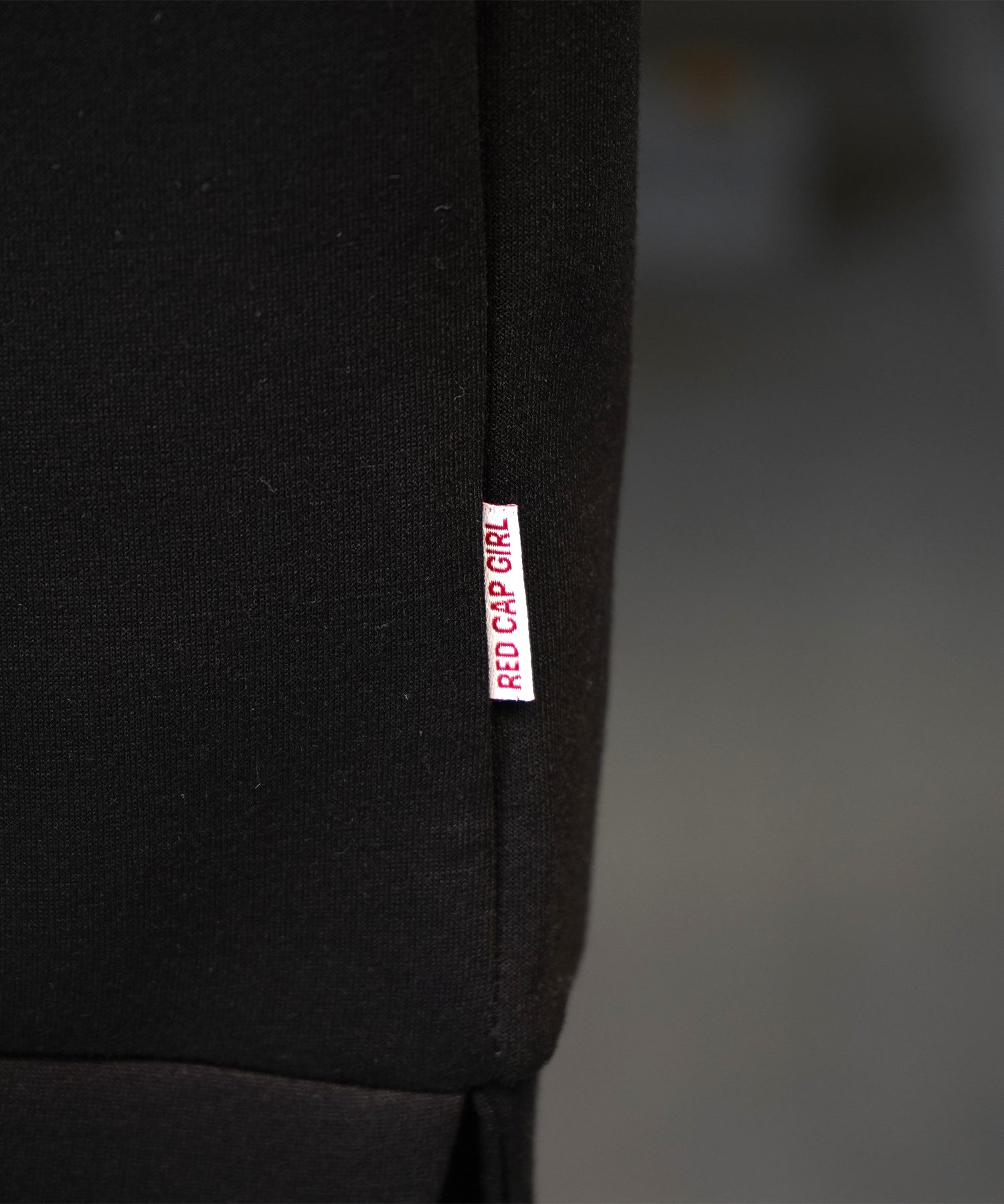【RED CAP GIRL】25SS ビッグシルエット ドレープとろみ ダンボールニット ワンポイント刺繍ポンチハーフジップ