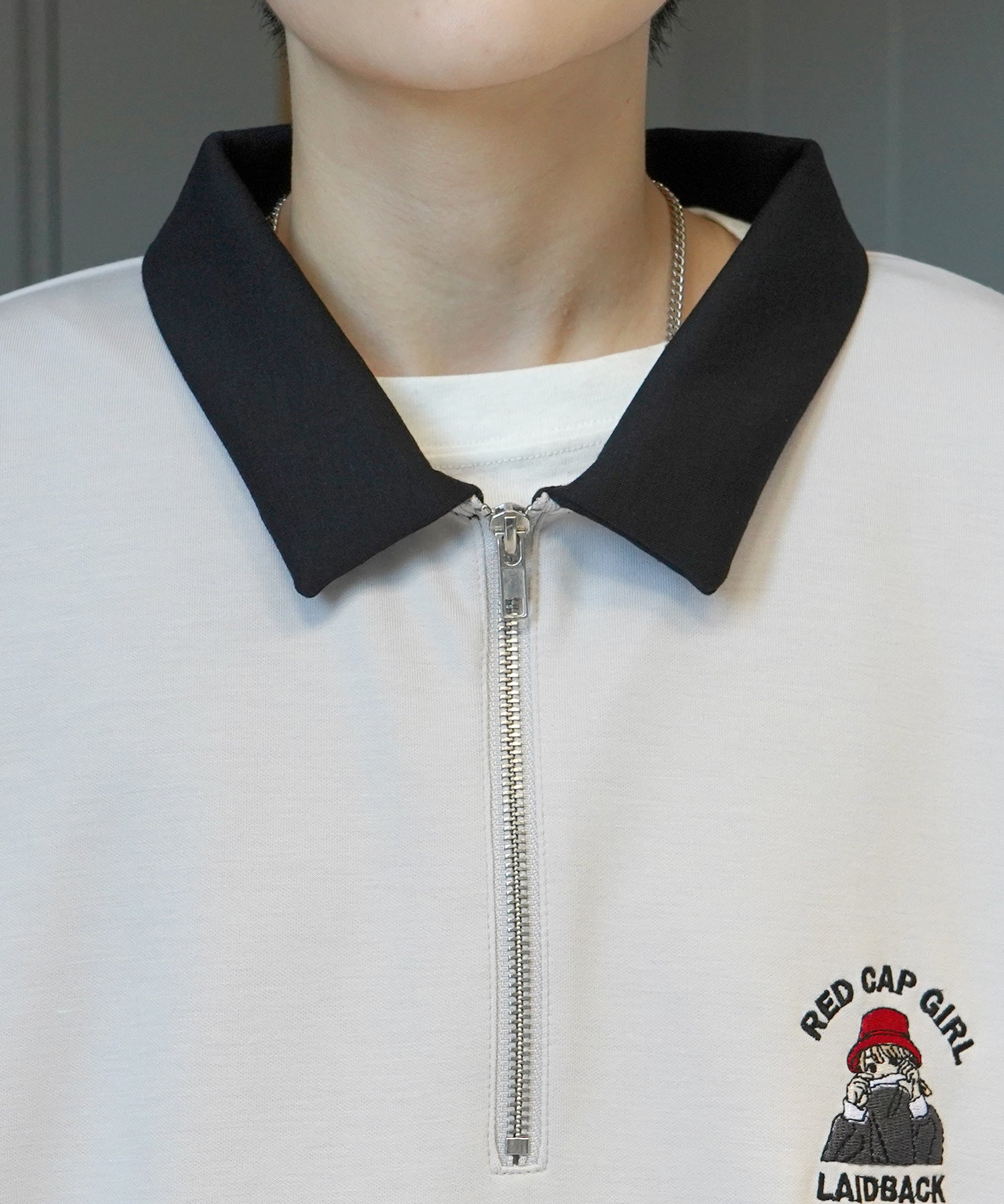 【RED CAP GIRL】25SS ビッグシルエット ドレープとろみ ダンボールニット ワンポイント刺繍ポンチハーフジップ