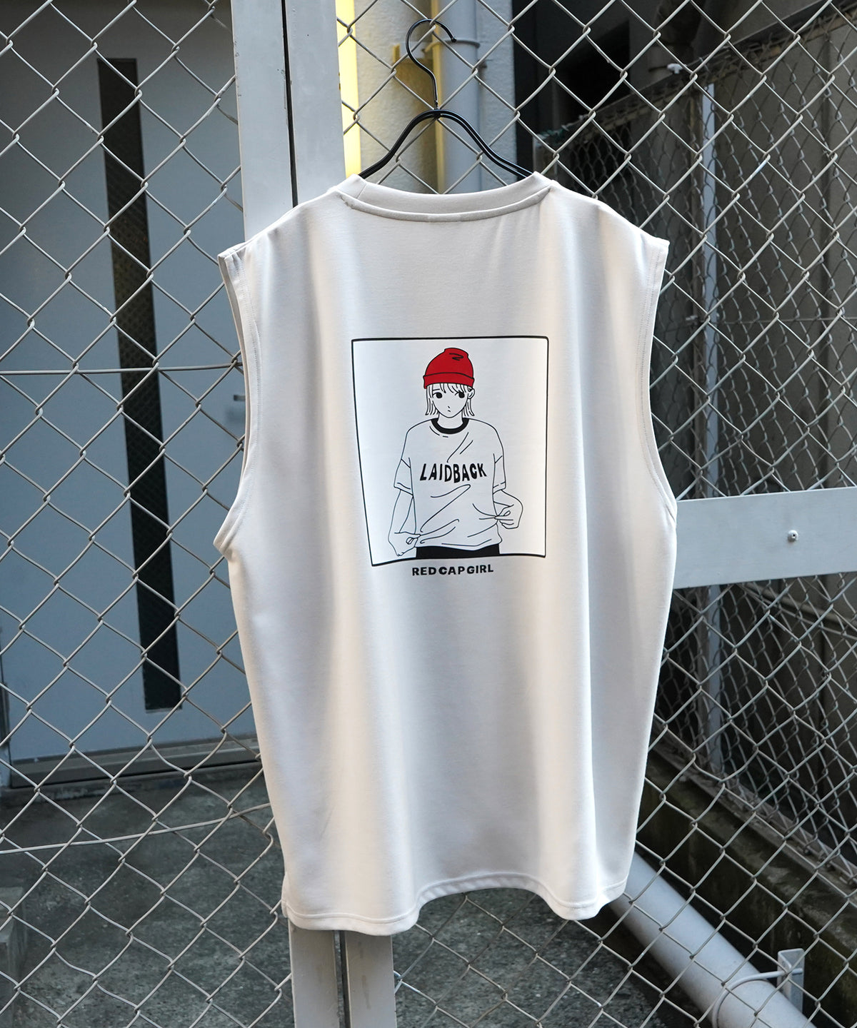 【RED CAP GIRL】25SS とろみドレープ バックプリント ノースリーブ ポンチカットソー