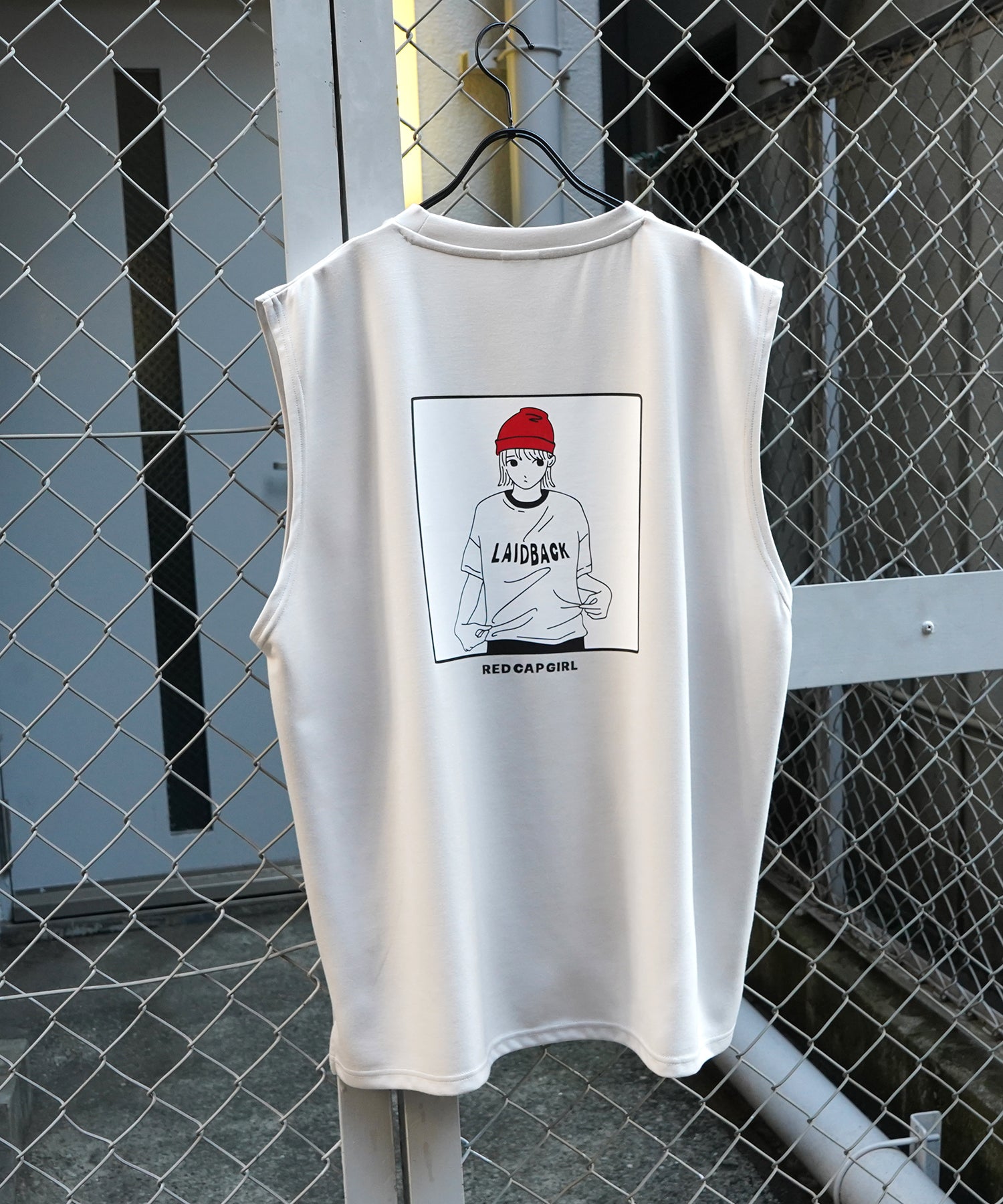 【RED CAP GIRL】25SS とろみドレープ バックプリント ノースリーブ ポンチカットソー