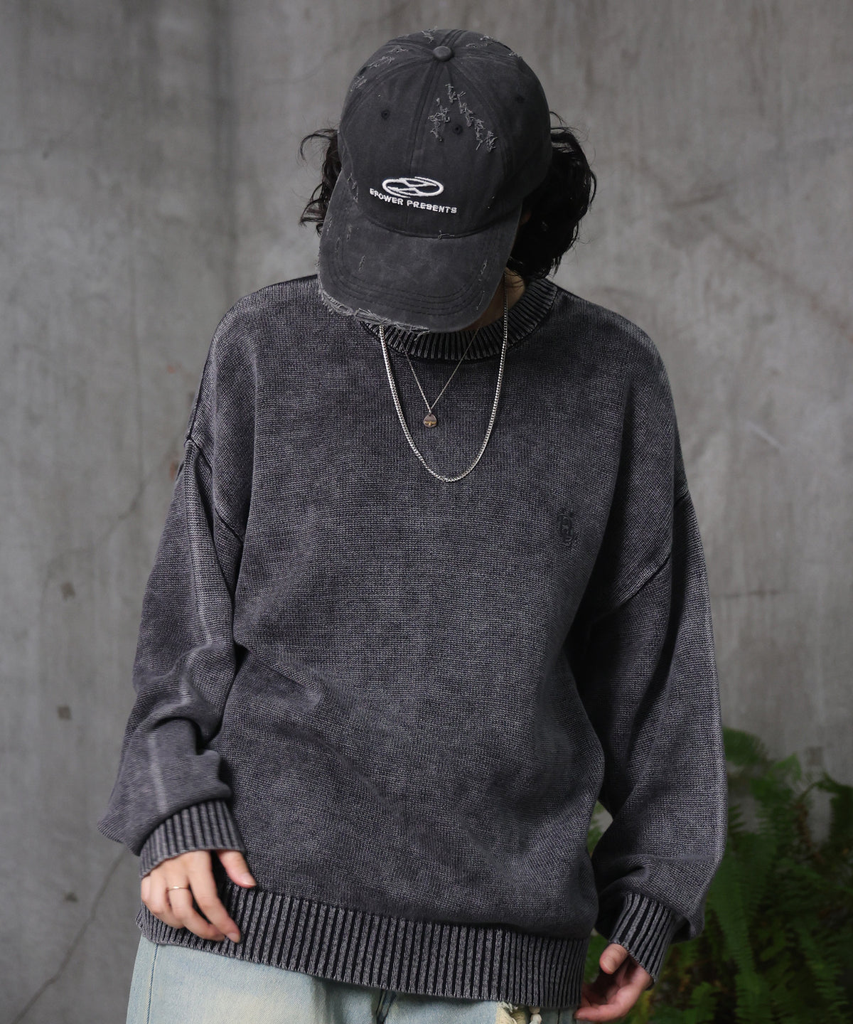 ヴィンテージライク ピグメント加工 ビッグシルエット ワンポイント刺繍 レトロプルオーバーニット