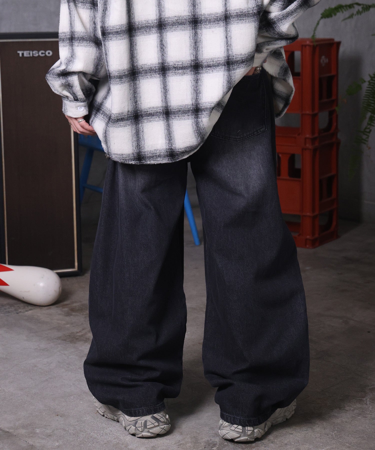 バレルレッグ ウォッシュ デニムパンツ