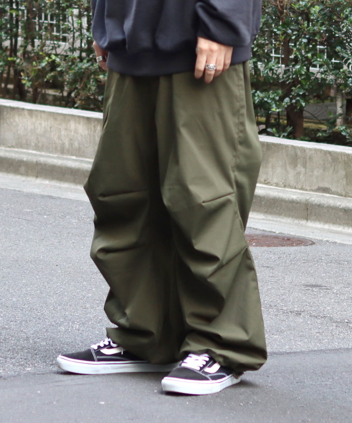 ワイドパラシュートパンツ 裾ドローコード スノーパンツ