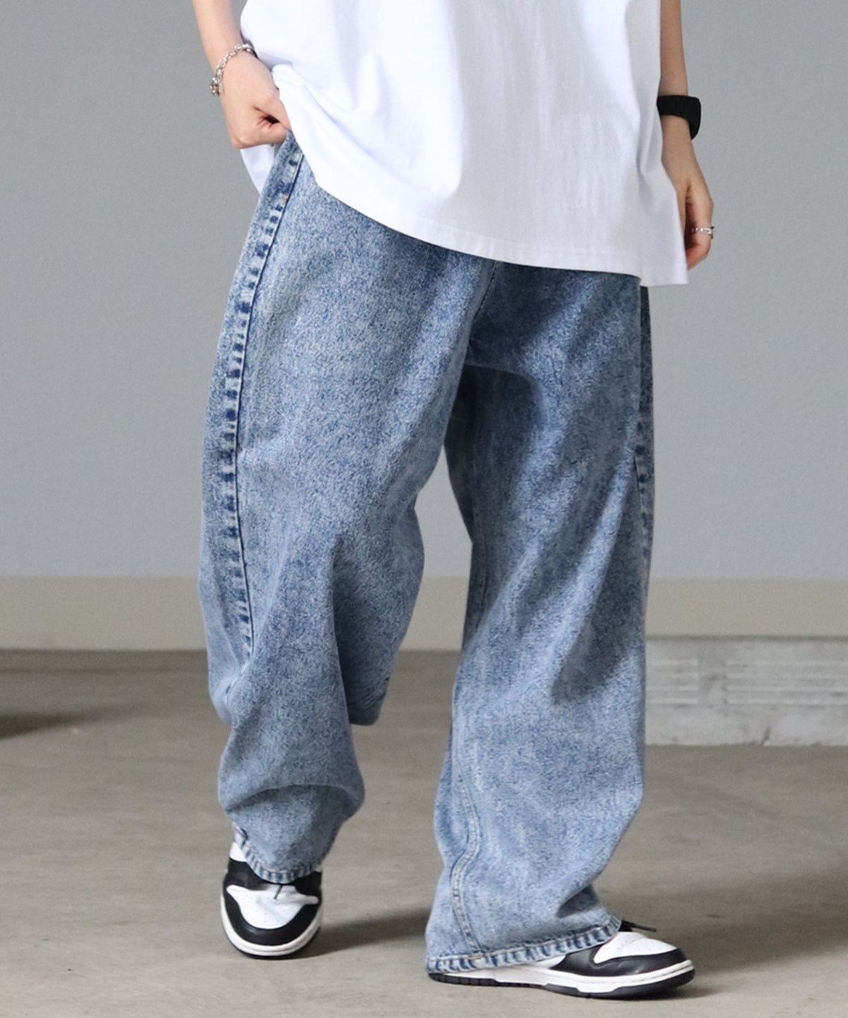 ケミカルウォッシュワイドバギーパンツ