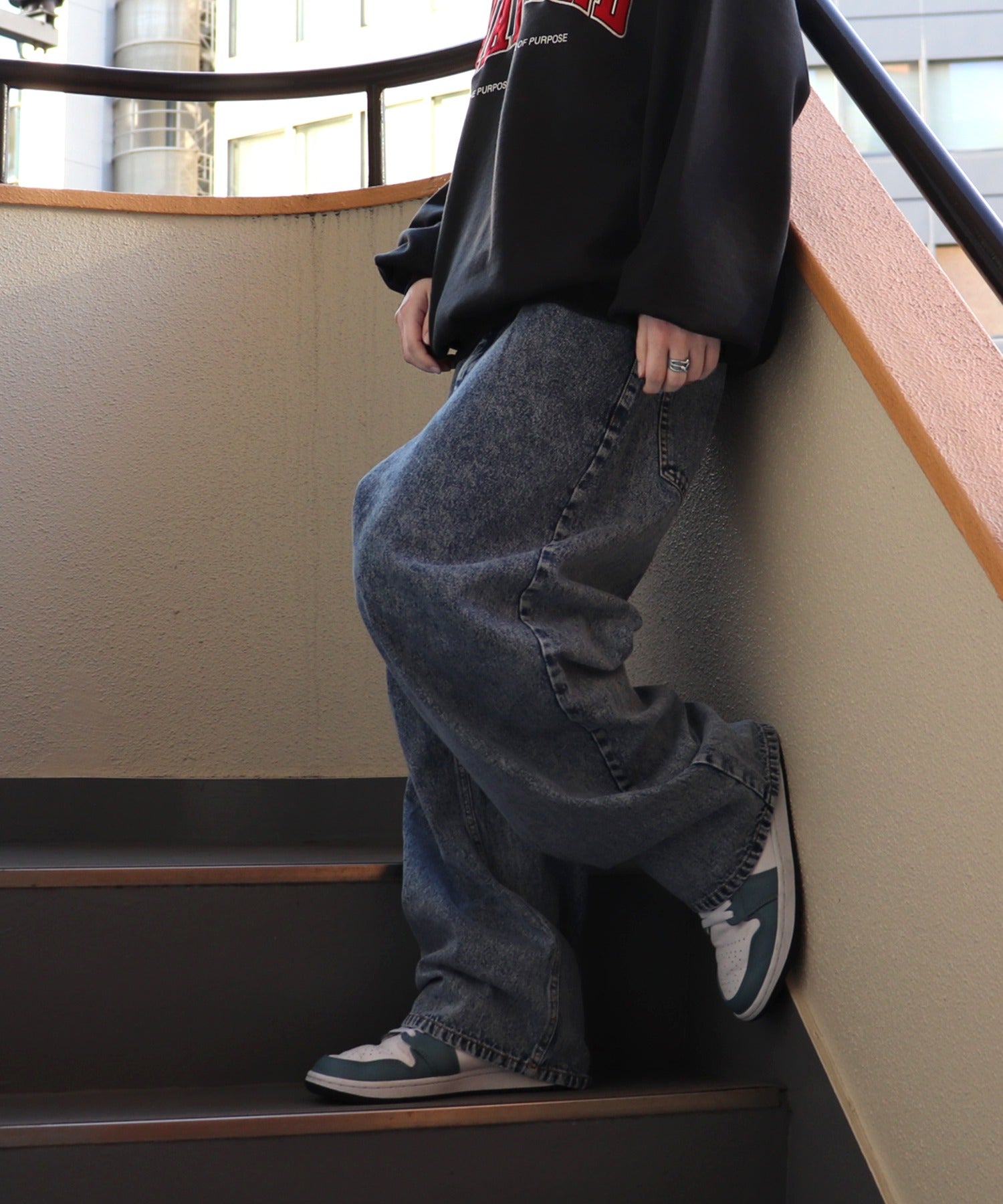 ケミカルウォッシュワイドバギーパンツ