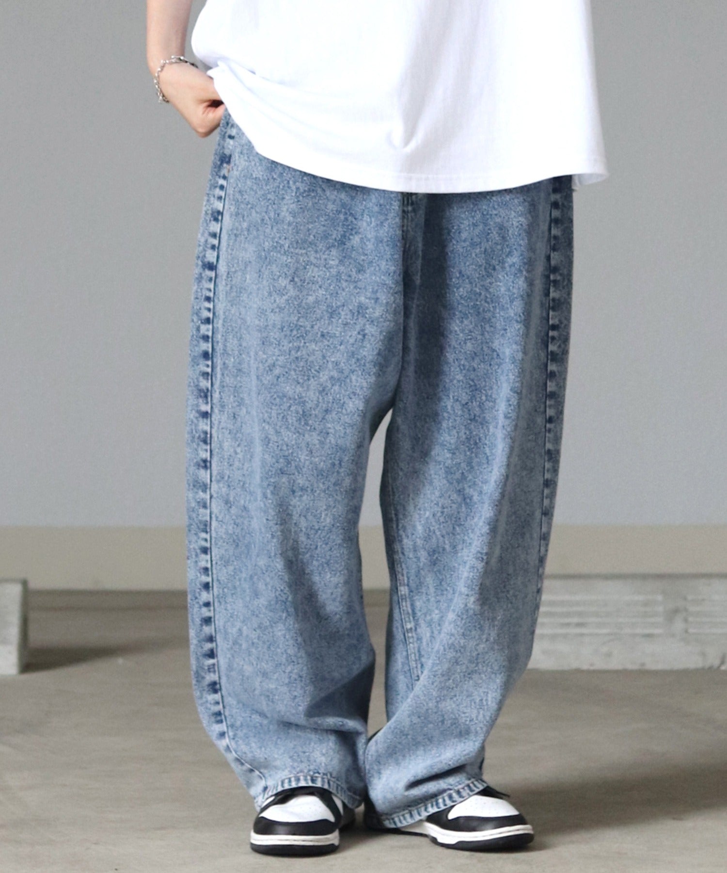 ケミカルウォッシュワイドバギーパンツ