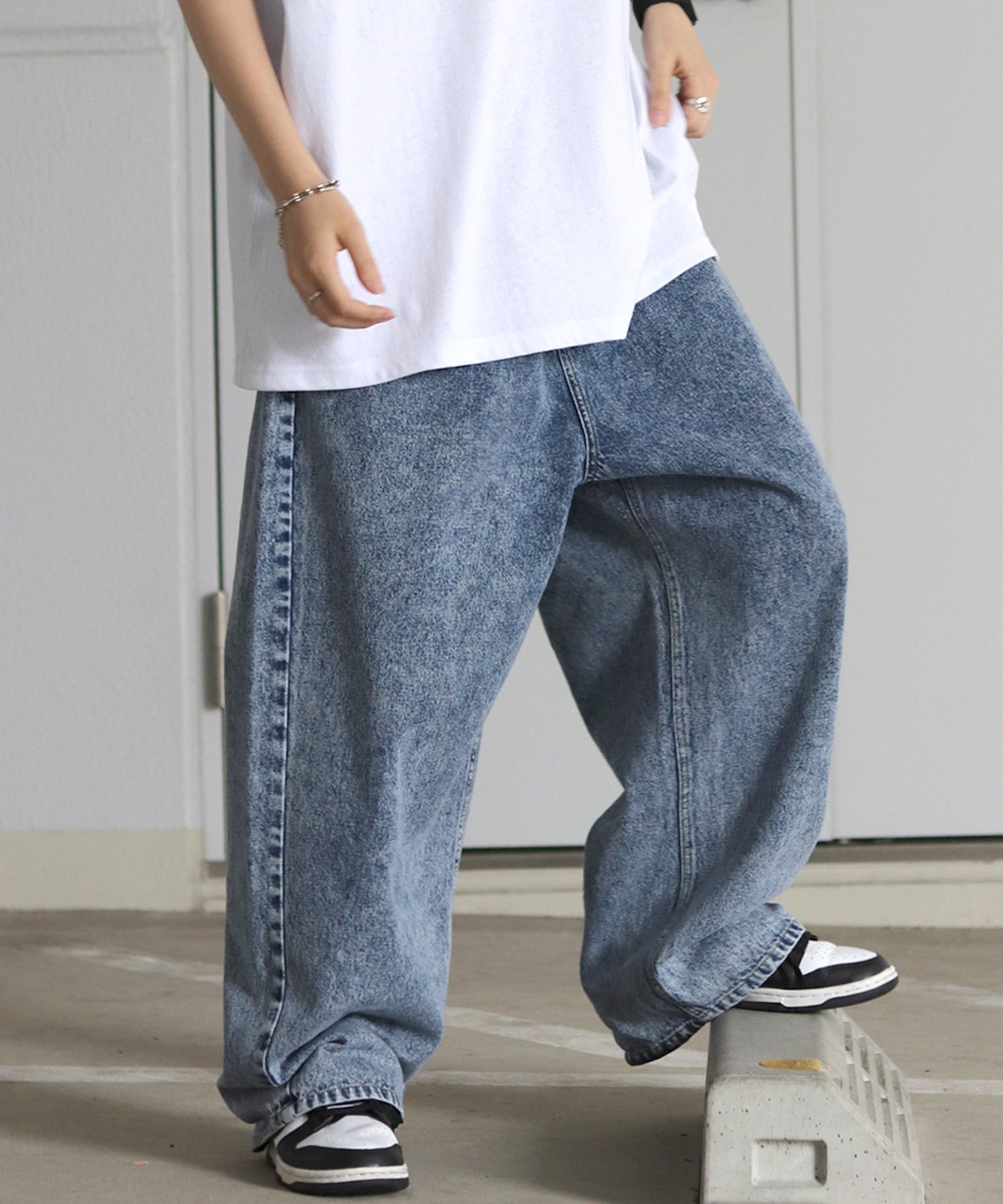 ケミカルウォッシュワイドバギーパンツ