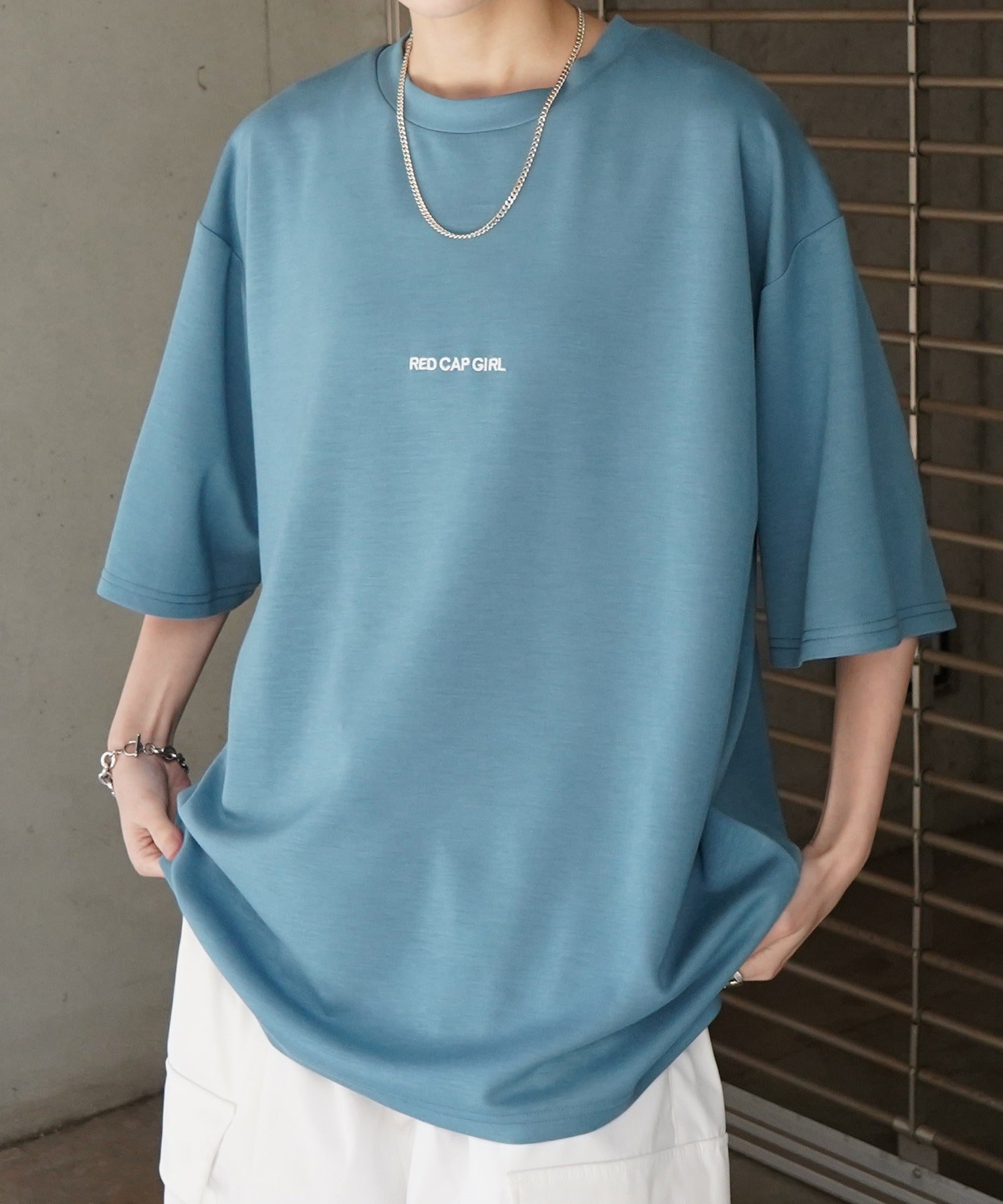 【RED CAP GIRL】 バックイラスト / ワンポイント刺繍 ドレープとろみ ポンチ ビッグシルエットプリントTシャツ 25SS