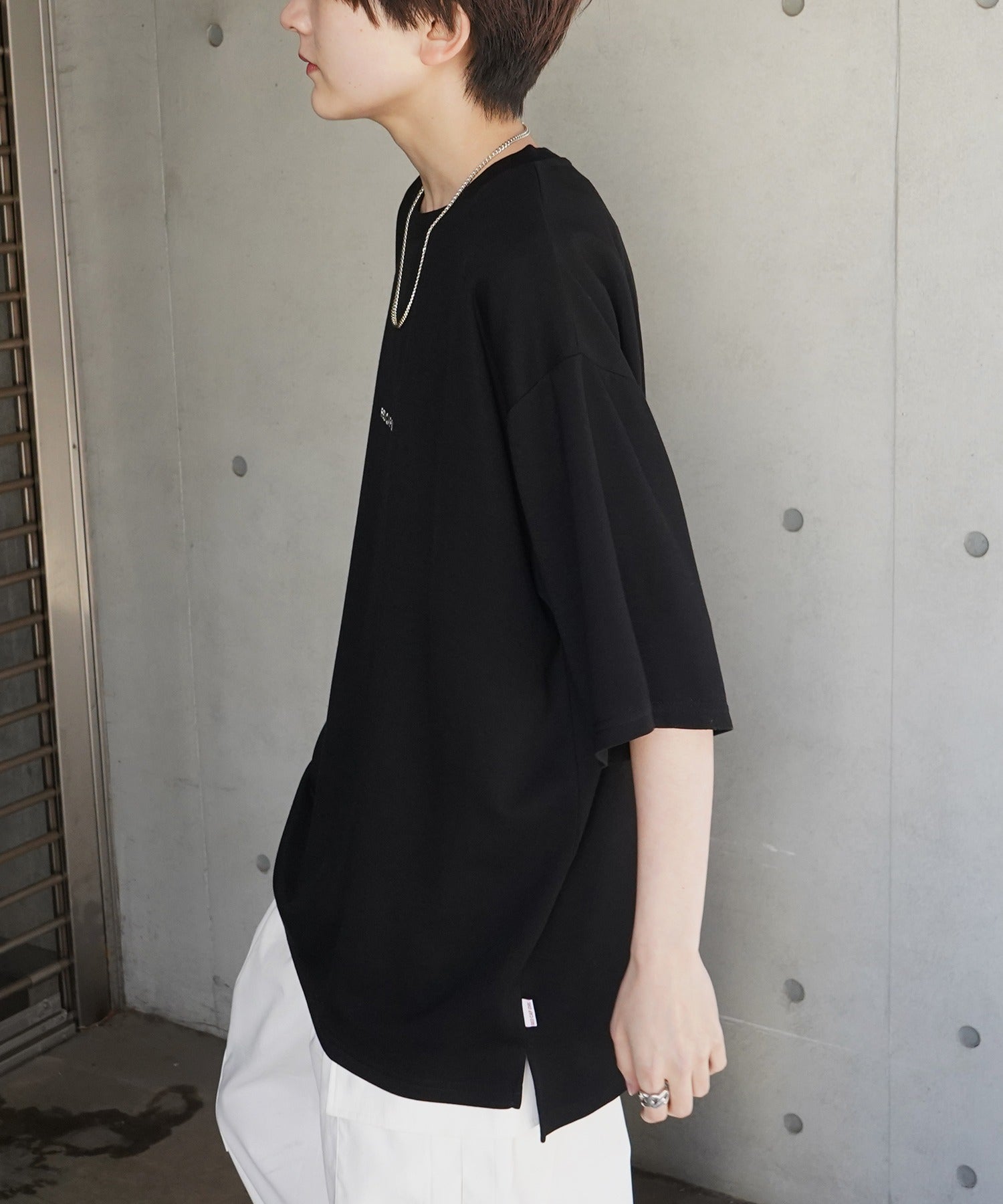 【RED CAP GIRL】 バックイラスト / ワンポイント刺繍 ドレープとろみ ポンチ ビッグシルエットプリントTシャツ 25SS