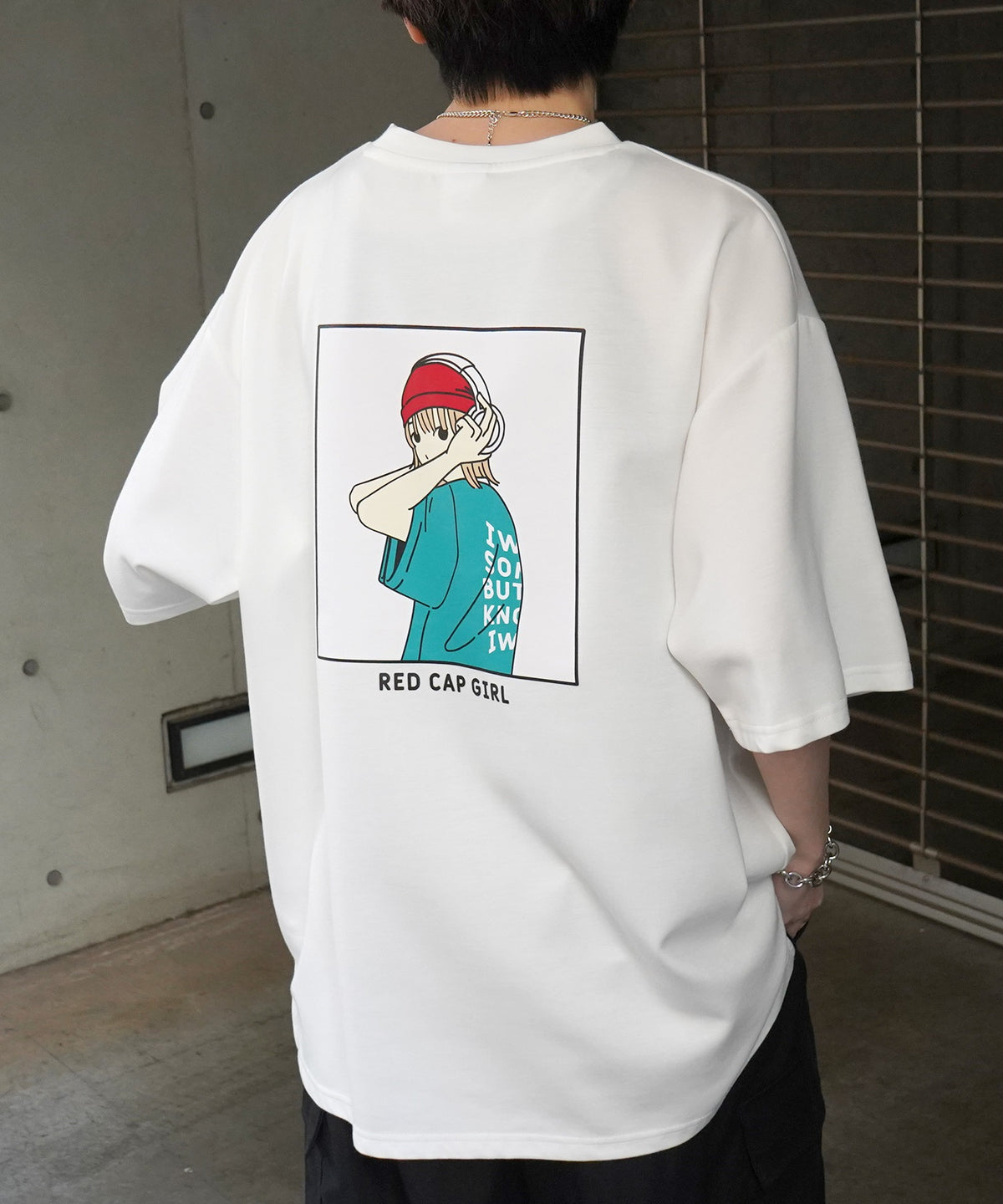 【RED CAP GIRL】 バックイラスト / ワンポイント刺繍 ドレープとろみ ポンチ ビッグシルエットプリントTシャツ 25SS