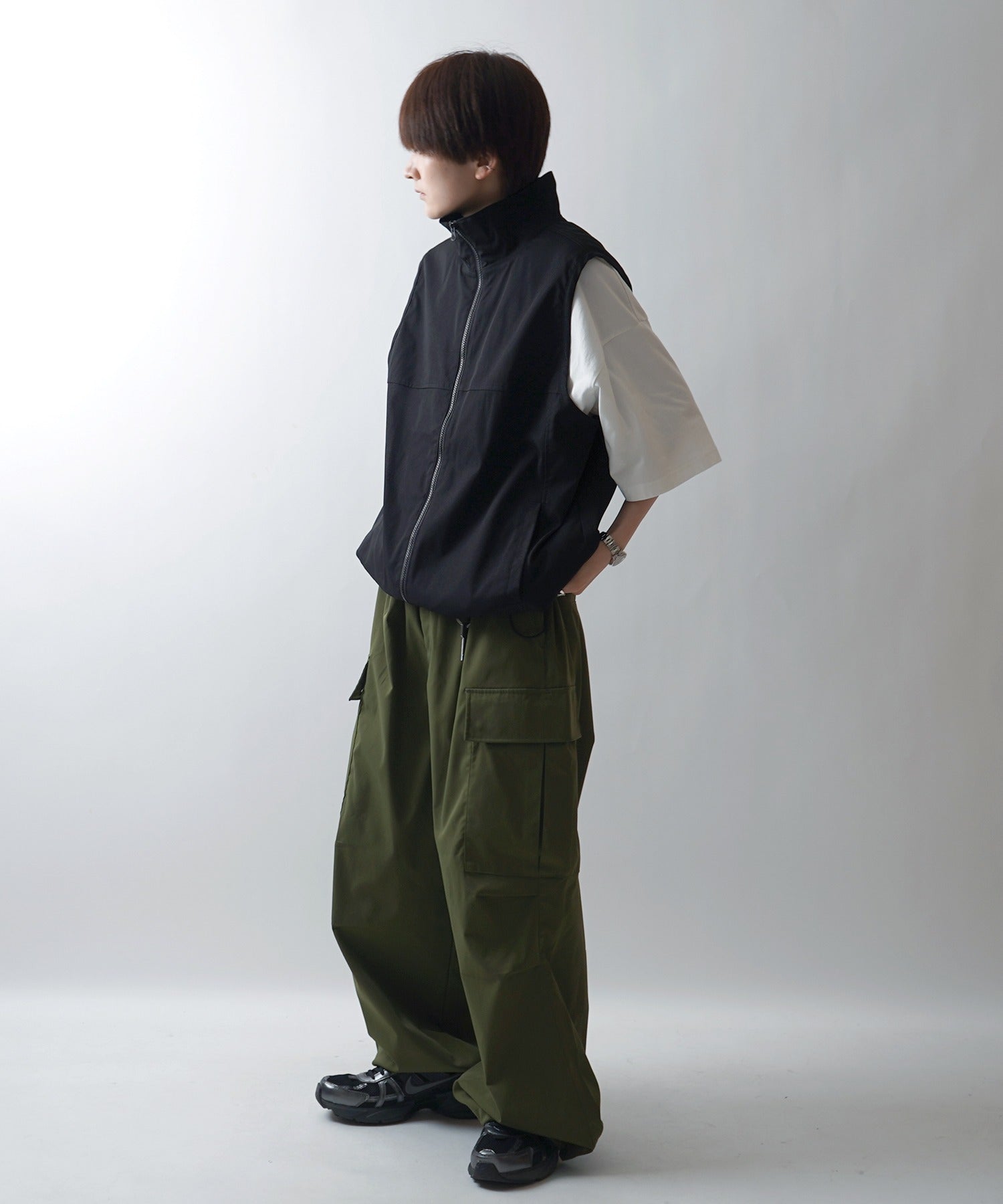 セットアップ対応 スタンドネック 裾ひもドロスト フルジップナイロンテックベスト