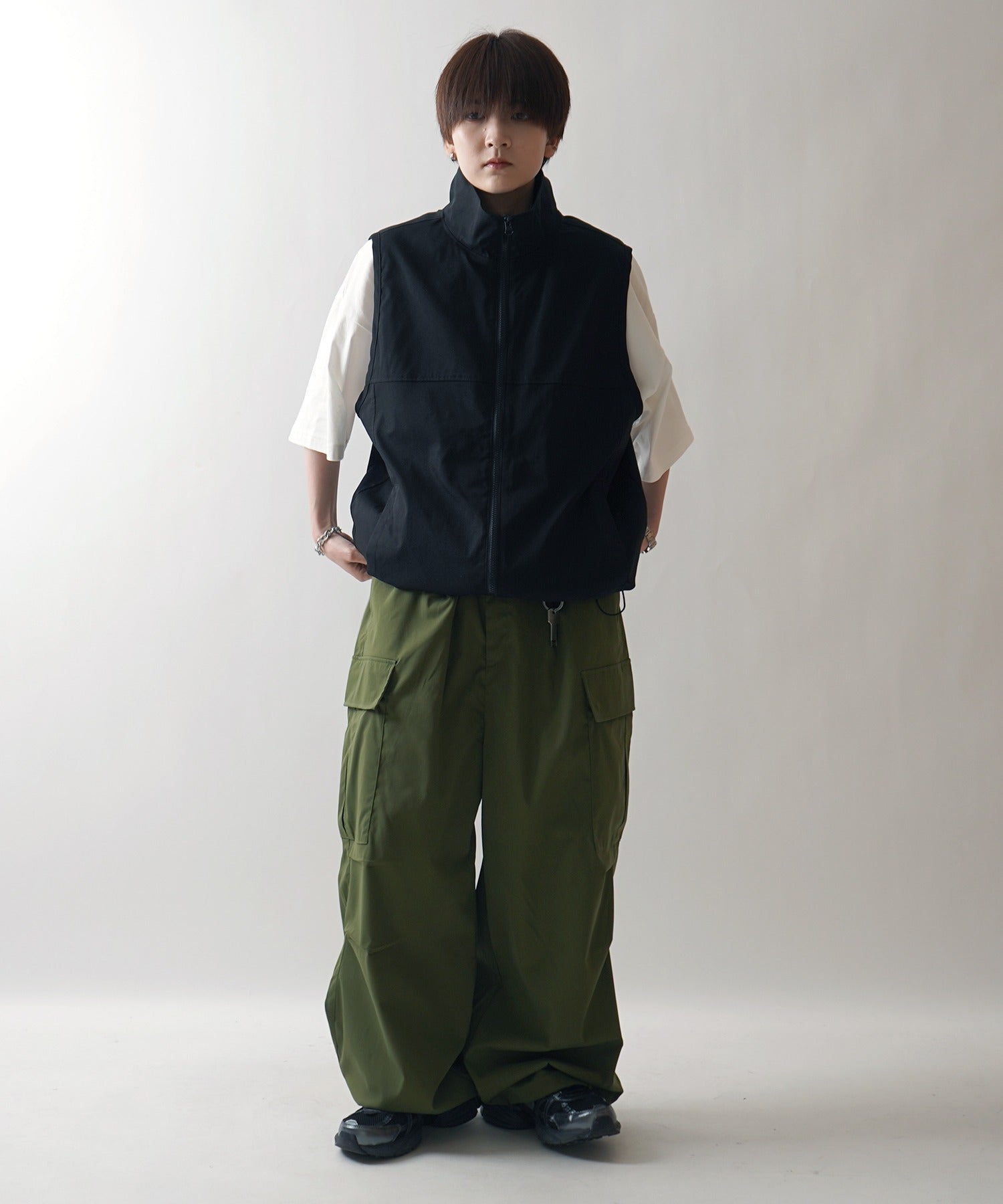 セットアップ対応 スタンドネック 裾ひもドロスト フルジップナイロンテックベスト