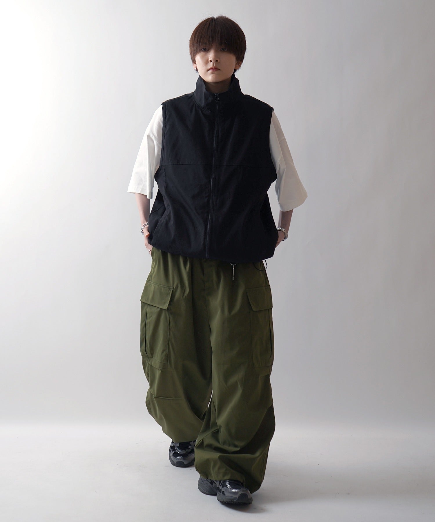 セットアップ対応 スタンドネック 裾ひもドロスト フルジップナイロンテックベスト