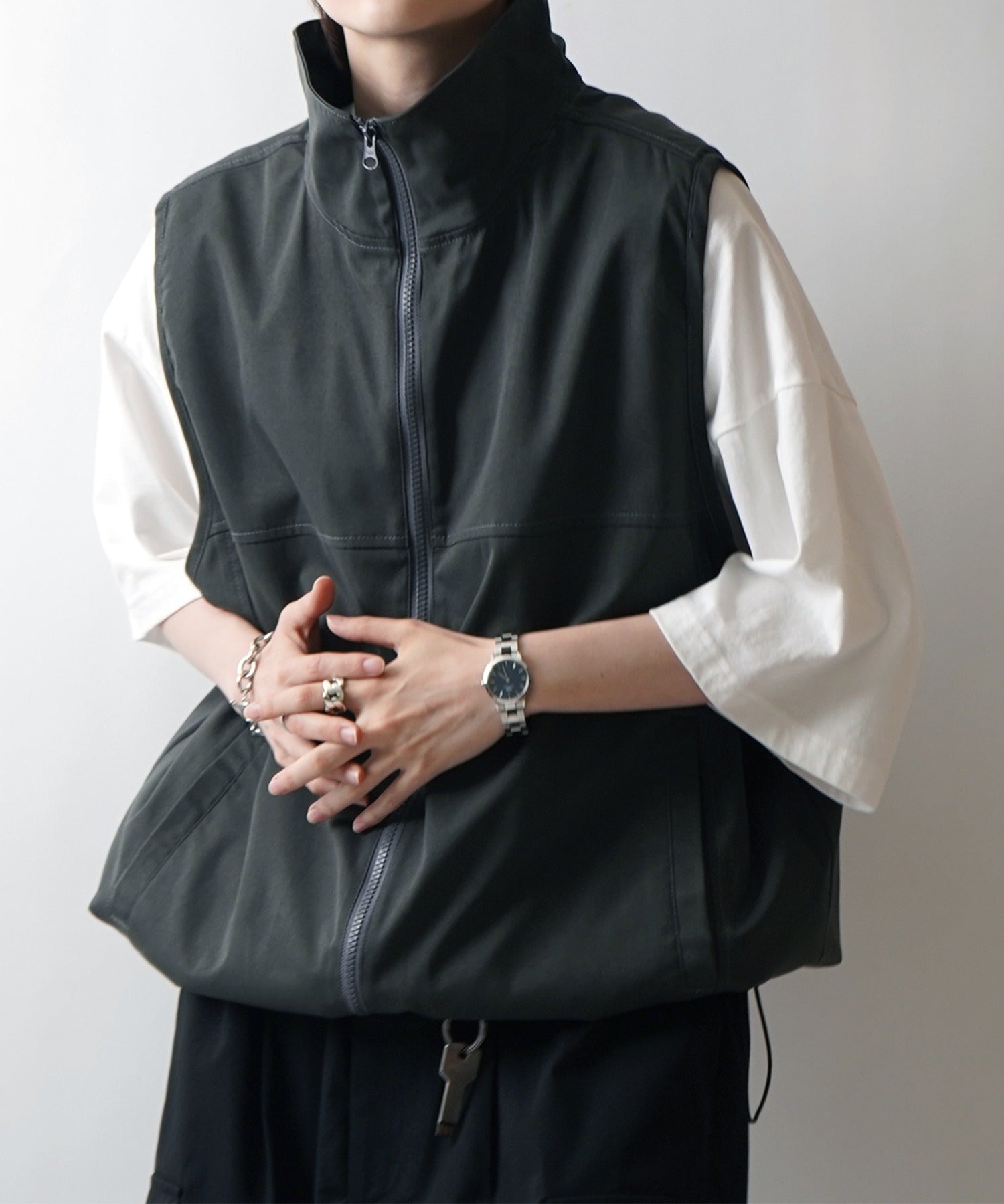 セットアップ対応 スタンドネック 裾ひもドロスト フルジップナイロンテックベスト