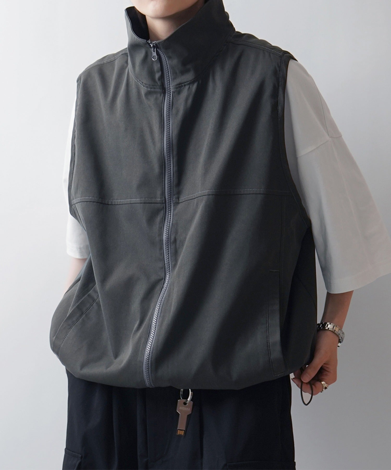 セットアップ対応 スタンドネック 裾ひもドロスト フルジップナイロンテックベスト