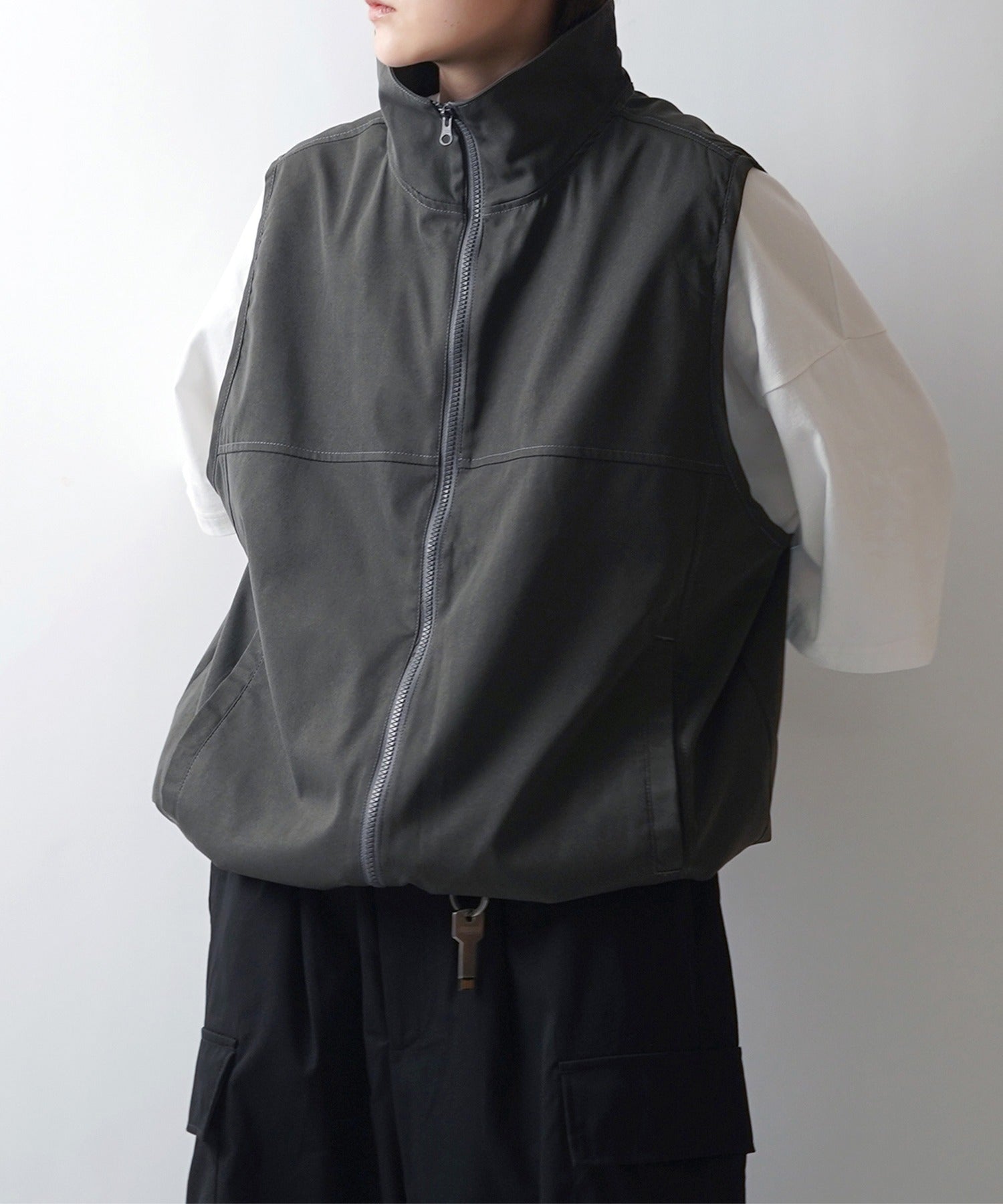 セットアップ対応 スタンドネック 裾ひもドロスト フルジップナイロンテックベスト