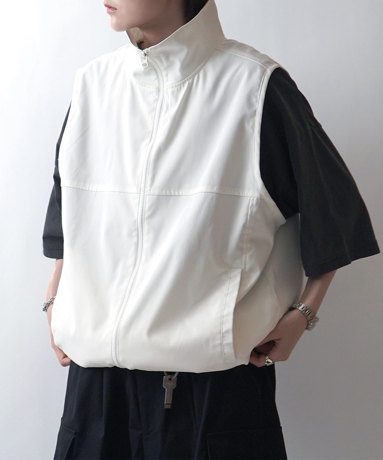 セットアップ対応 スタンドネック 裾ひもドロスト フルジップナイロンテックベスト