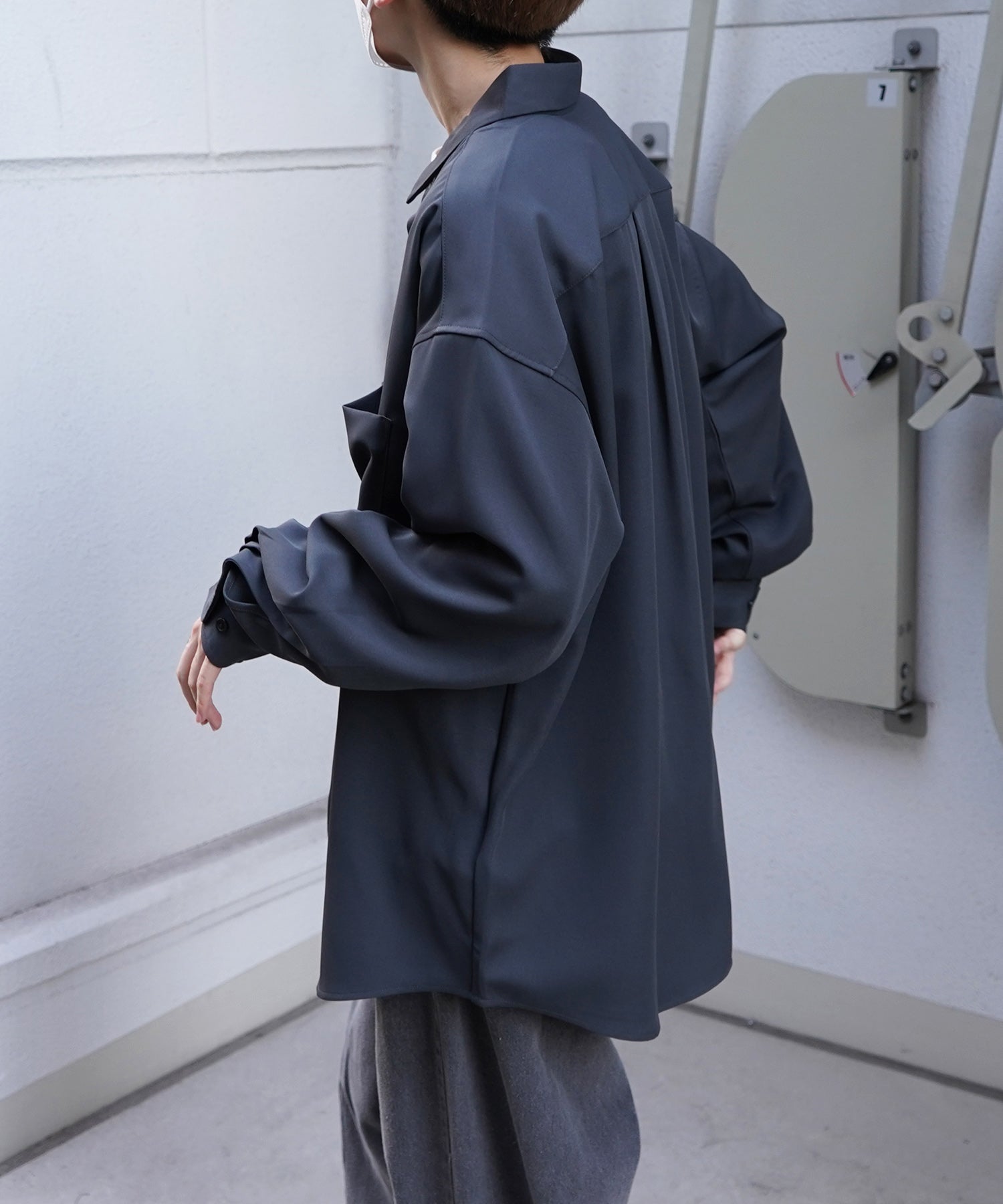 24SS ルーズシルエット ベーシック長袖シャツ