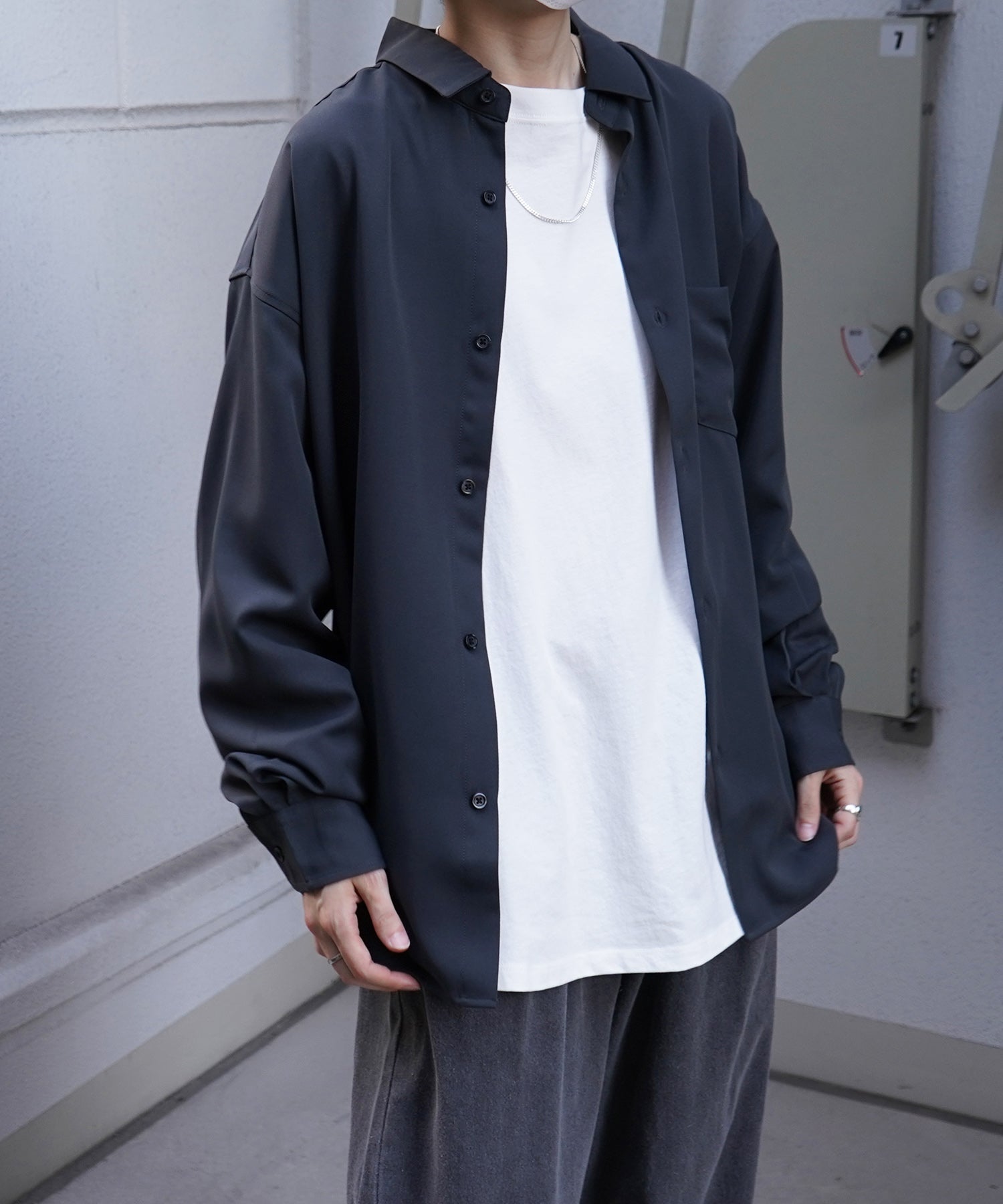 24SS ルーズシルエット ベーシック長袖シャツ