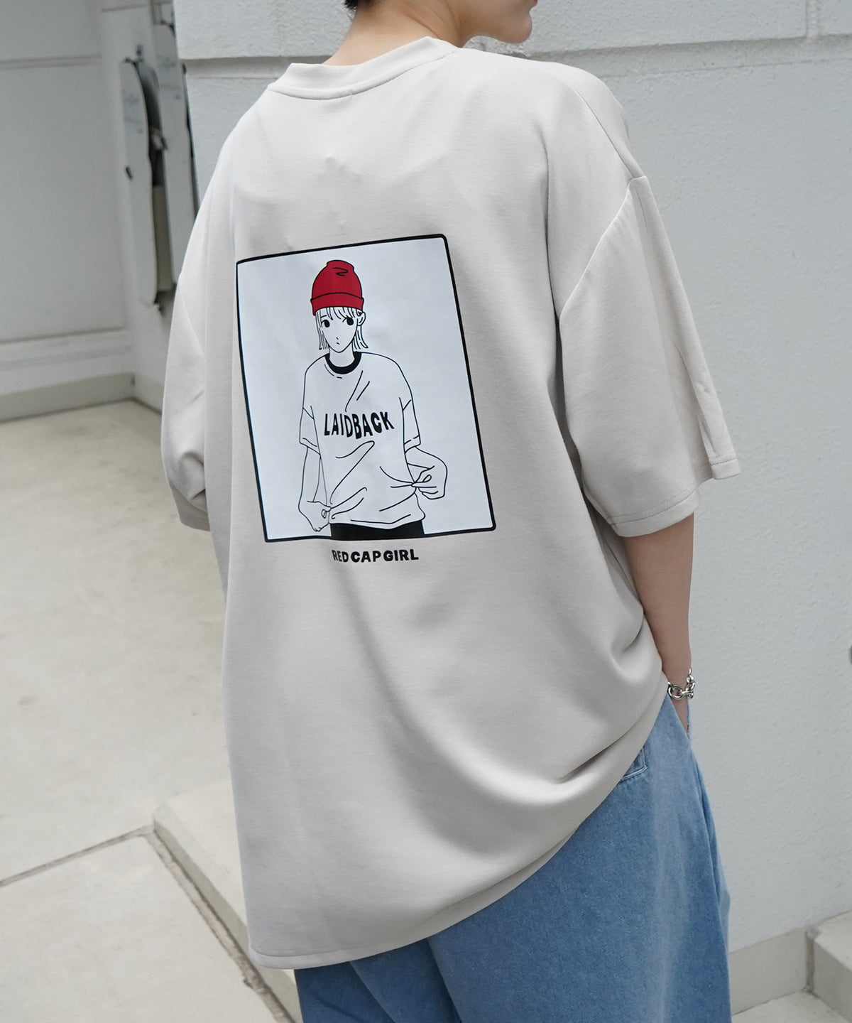 【RED CAP GIRL】 バックイラスト ワンポイント刺繍 ドレープとろみ ポンチ ビッグシルエットプリントTシャツ 25SS