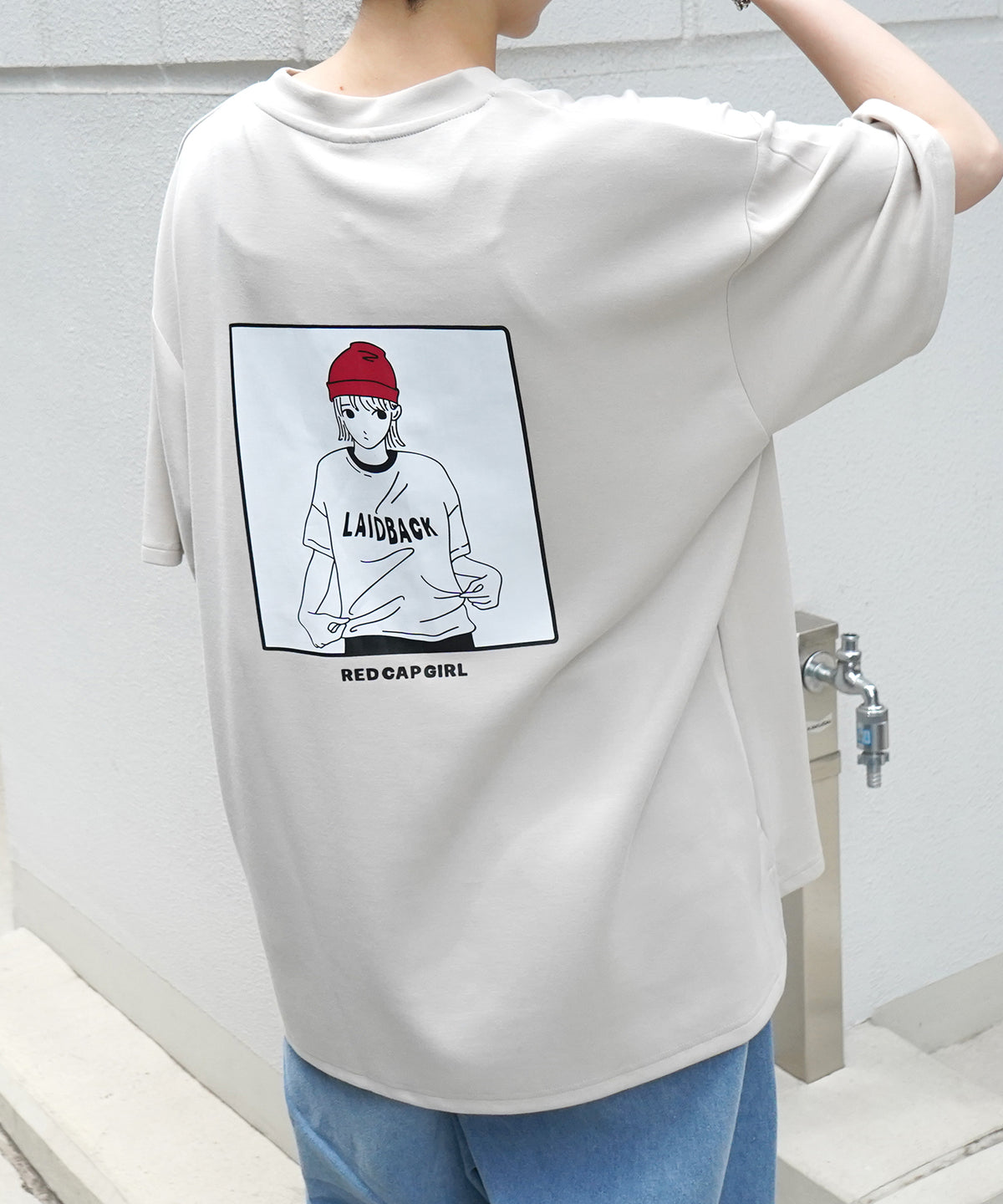 【RED CAP GIRL】 バックイラスト ワンポイント刺繍 ドレープとろみ ポンチ ビッグシルエットプリントTシャツ 25SS