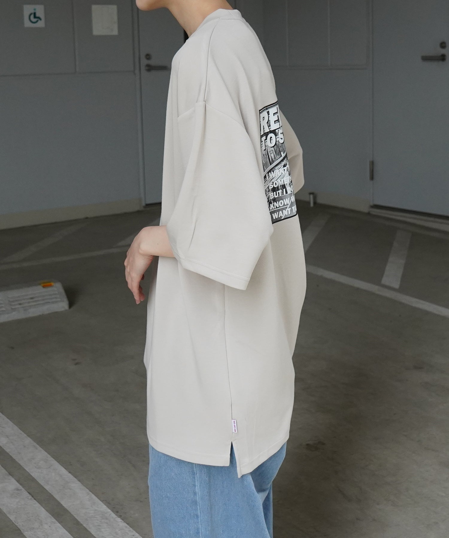 【RED CAP GIRL】バック転写 ワンポイント刺繍 ドレープとろみ ポンチ ビッグシルエットプリントTシャツ 25SS