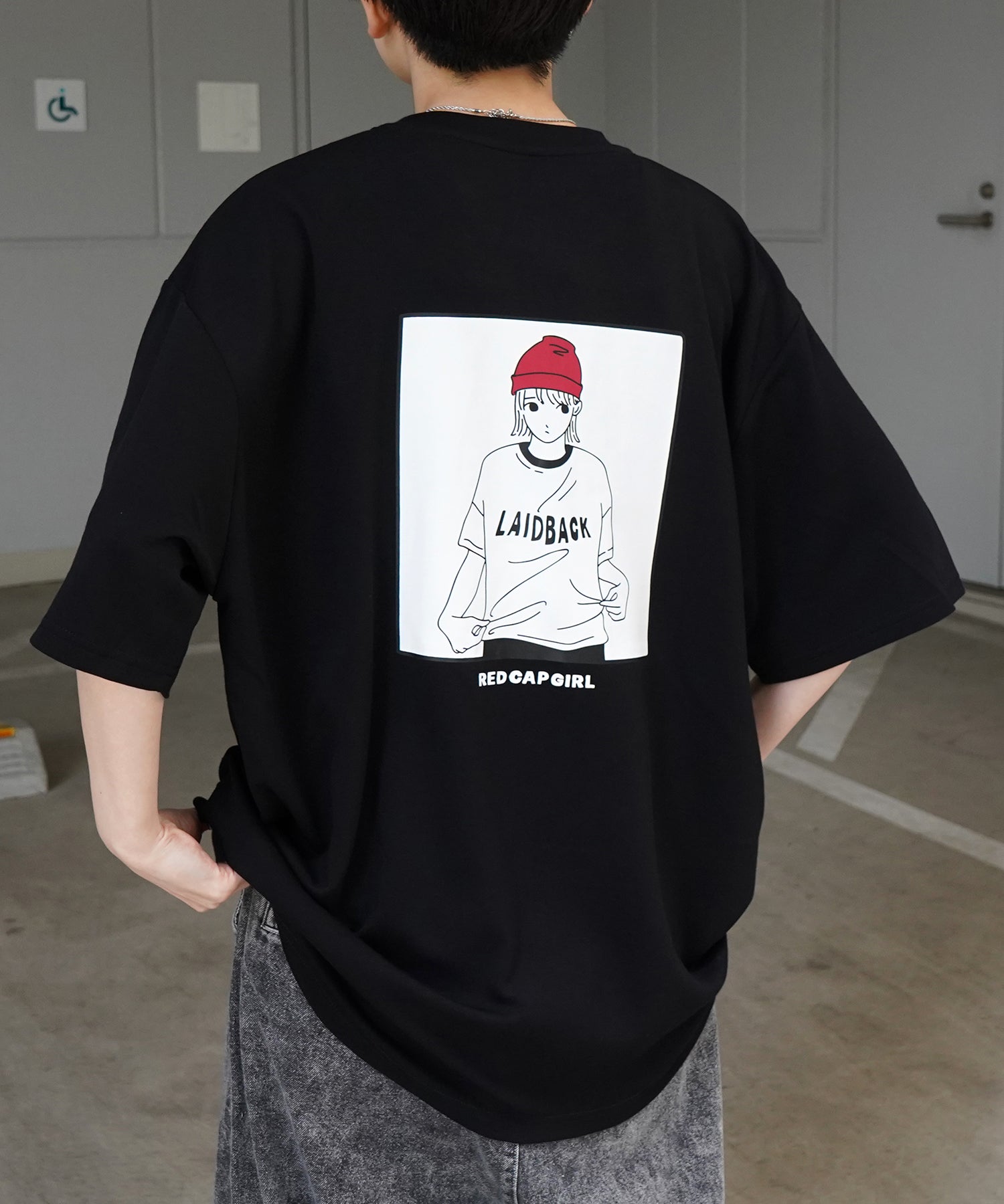 【RED CAP GIRL】 バックイラスト ワンポイント刺繍 ドレープとろみ ポンチ ビッグシルエットプリントTシャツ 25SS