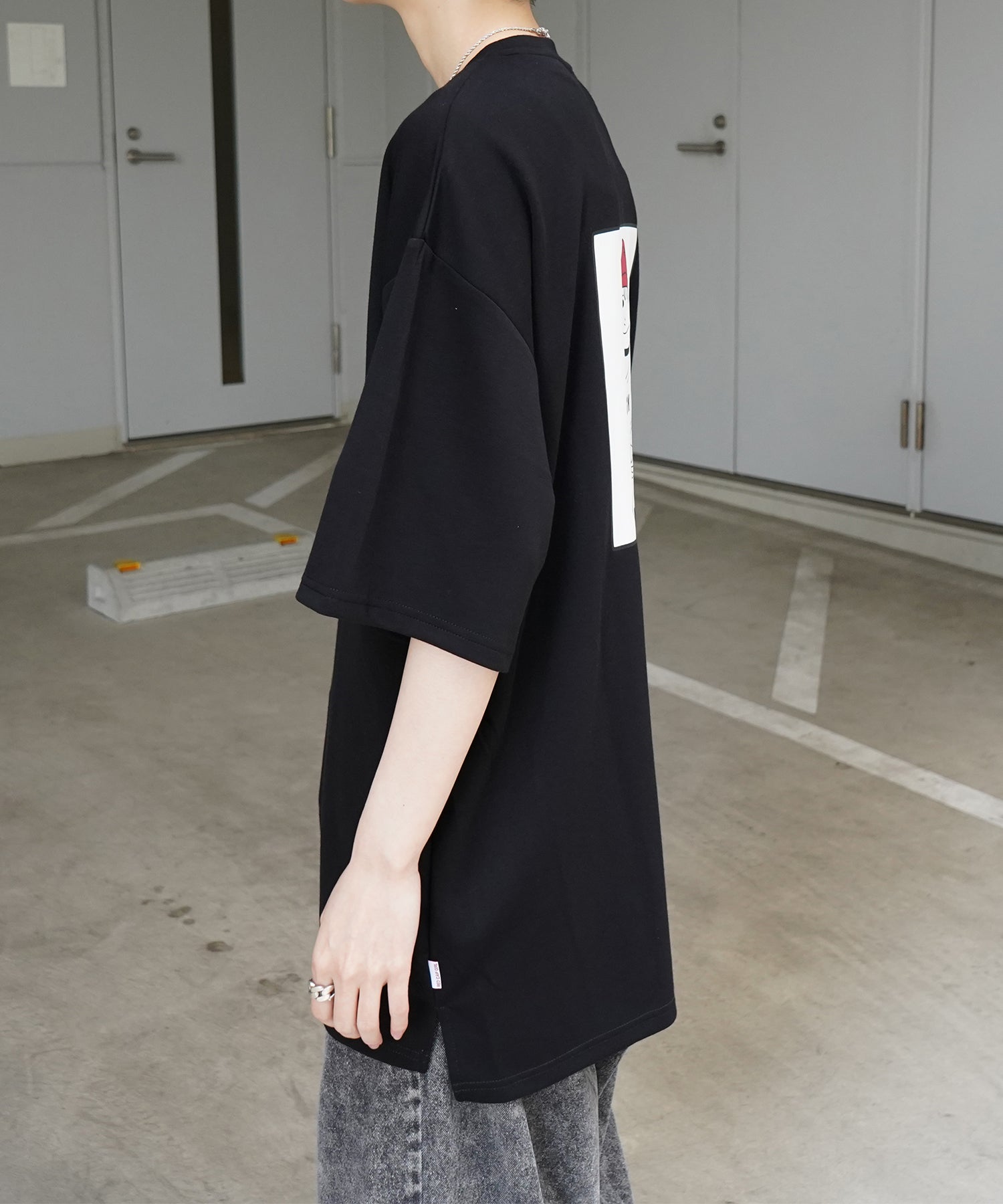 【RED CAP GIRL】 バックイラスト ワンポイント刺繍 ドレープとろみ ポンチ ビッグシルエットプリントTシャツ 25SS