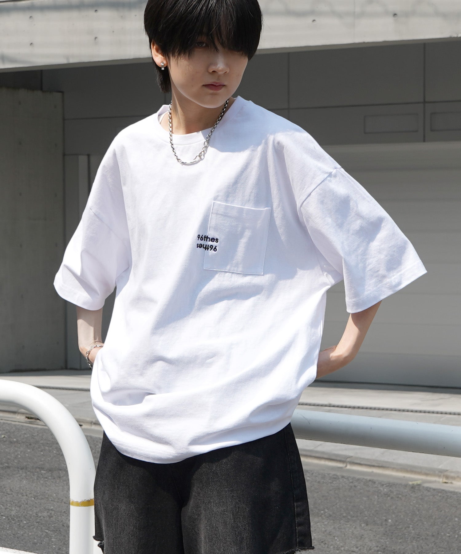【96thes】韓国ストリート ビッグシルエット ワンポイントマタギ刺繍 半袖Tシャツ