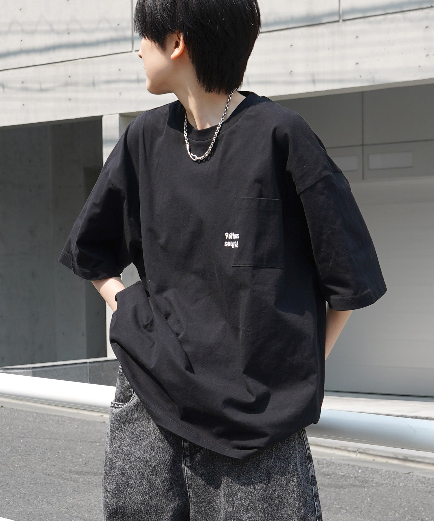 【96thes】韓国ストリート ビッグシルエット ワンポイントマタギ刺繍 半袖Tシャツ