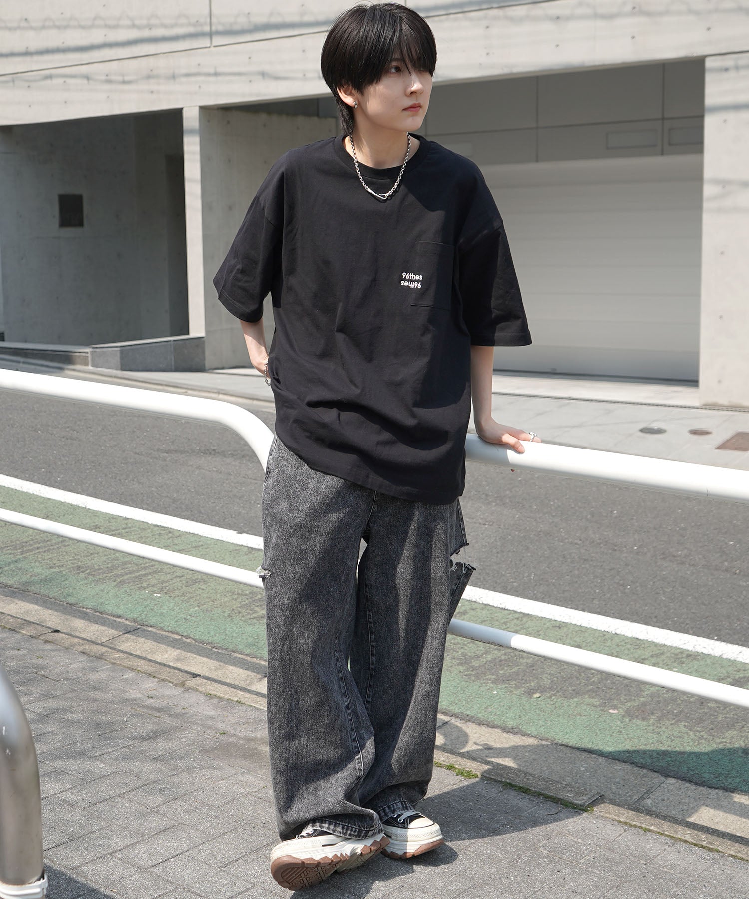【96thes】韓国ストリート ビッグシルエット ワンポイントマタギ刺繍 半袖Tシャツ