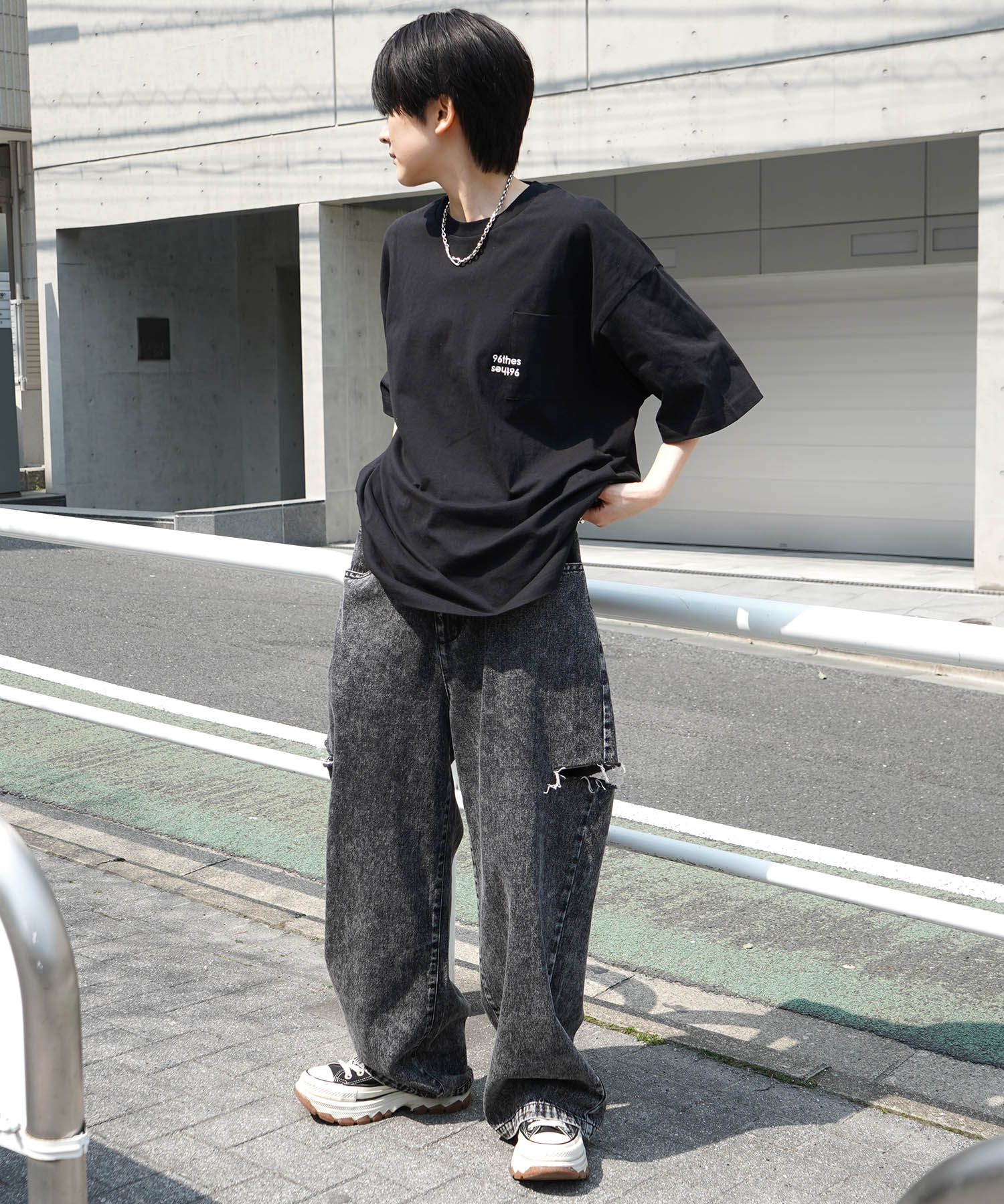 【96thes】韓国ストリート ビッグシルエット ワンポイントマタギ刺繍 半袖Tシャツ