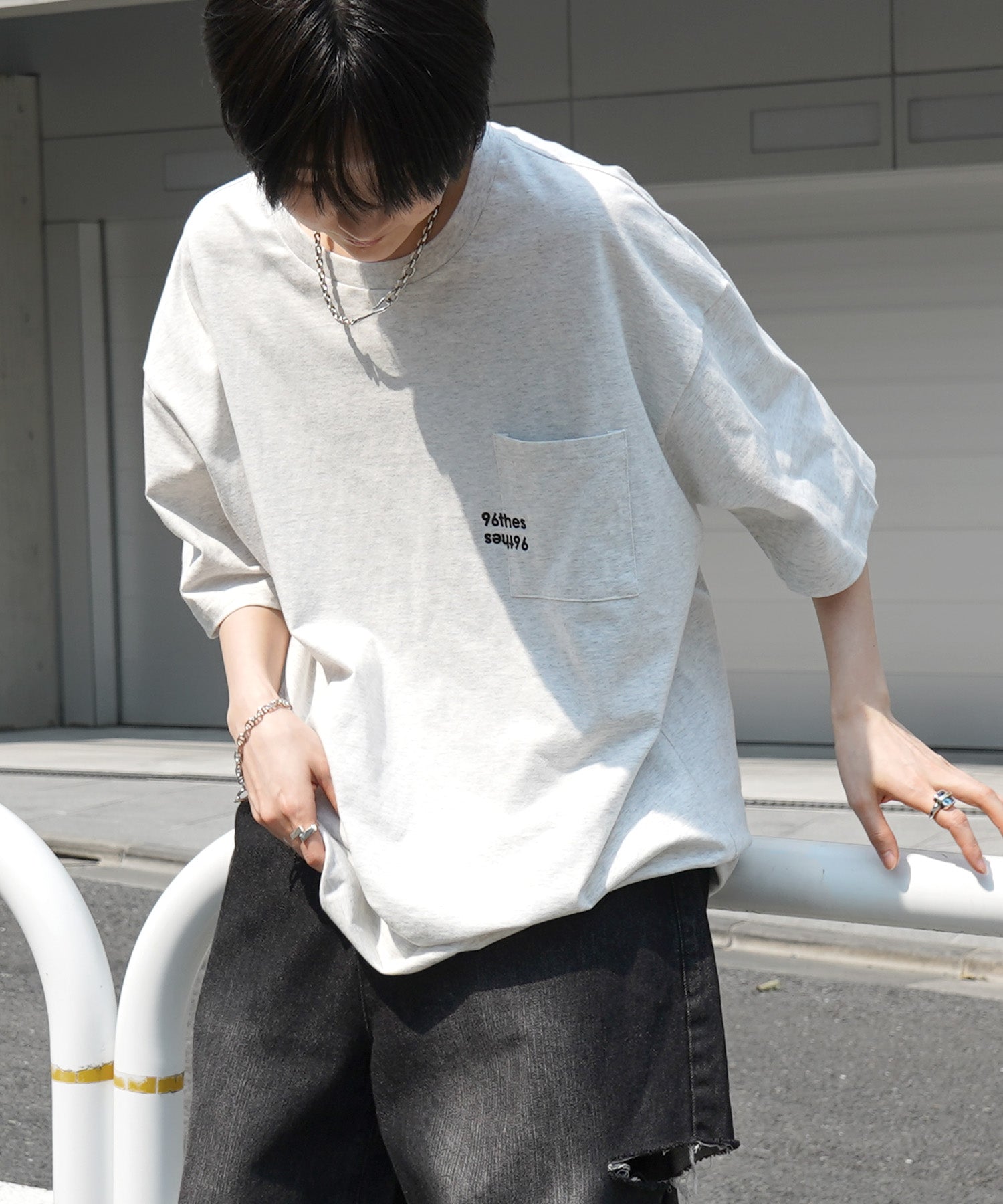 【96thes】韓国ストリート ビッグシルエット ワンポイントマタギ刺繍 半袖Tシャツ