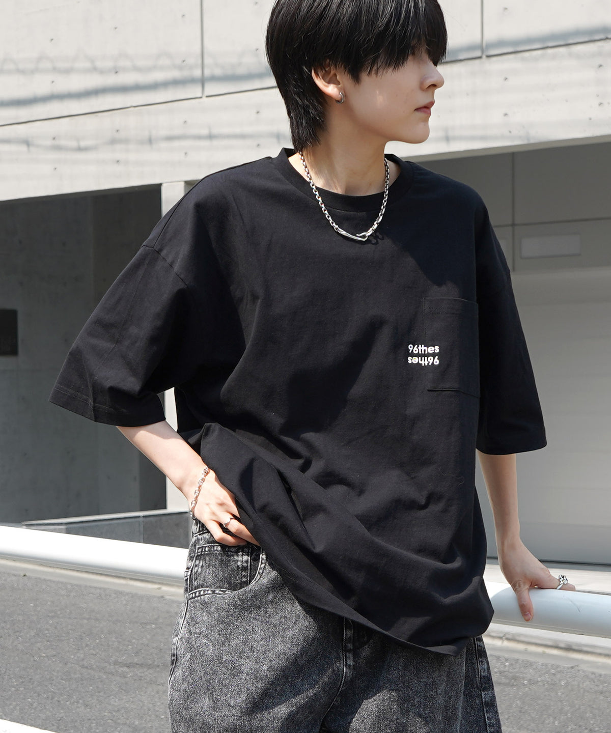 【96thes】韓国ストリート ビッグシルエット ワンポイントマタギ刺繍 半袖Tシャツ