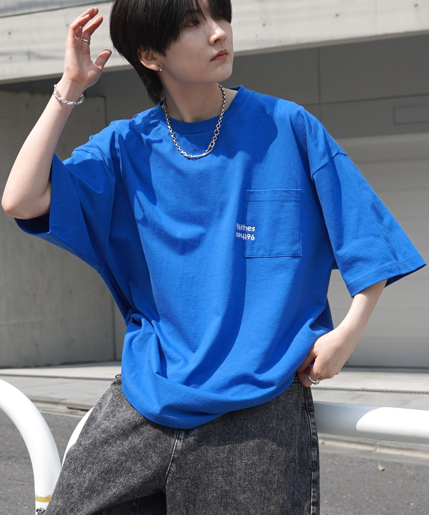 【96thes】韓国ストリート ビッグシルエット ワンポイントマタギ刺繍 半袖Tシャツ